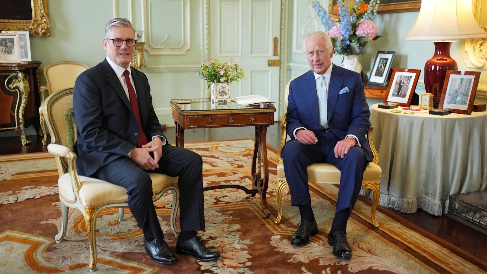 König Charles ernennt Starmer zum neuen Premierminister