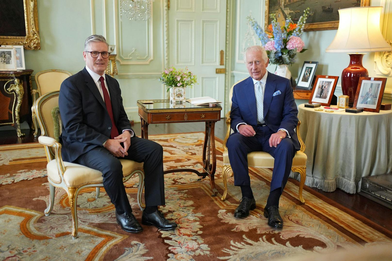 Der britische König Charles III. ernannte Wahlsieger Keir Starmer von der Labour-Partei zum neuen Premierminister. 