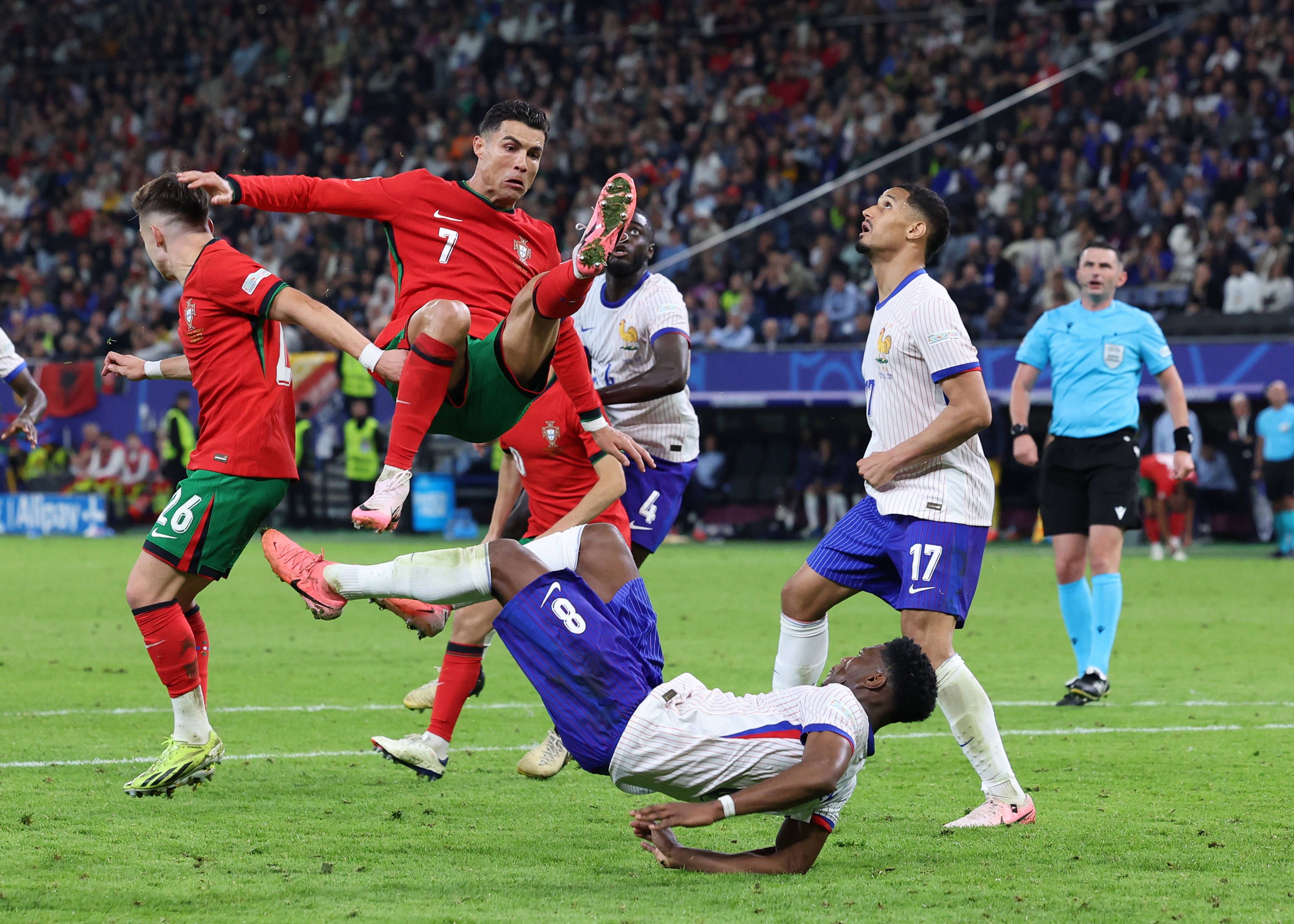 Heute.at - Ronaldo raus! Frankreich schlägt Portugal im Elferkrimi