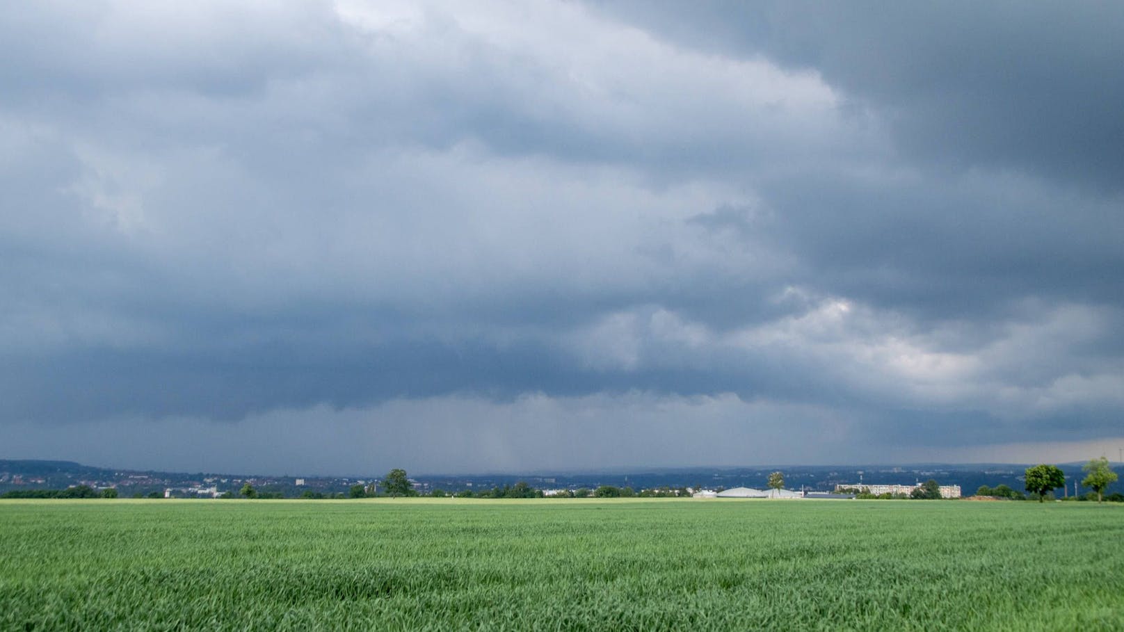 Sturm, Hagel – Unwetter-Front zieht über Österreich