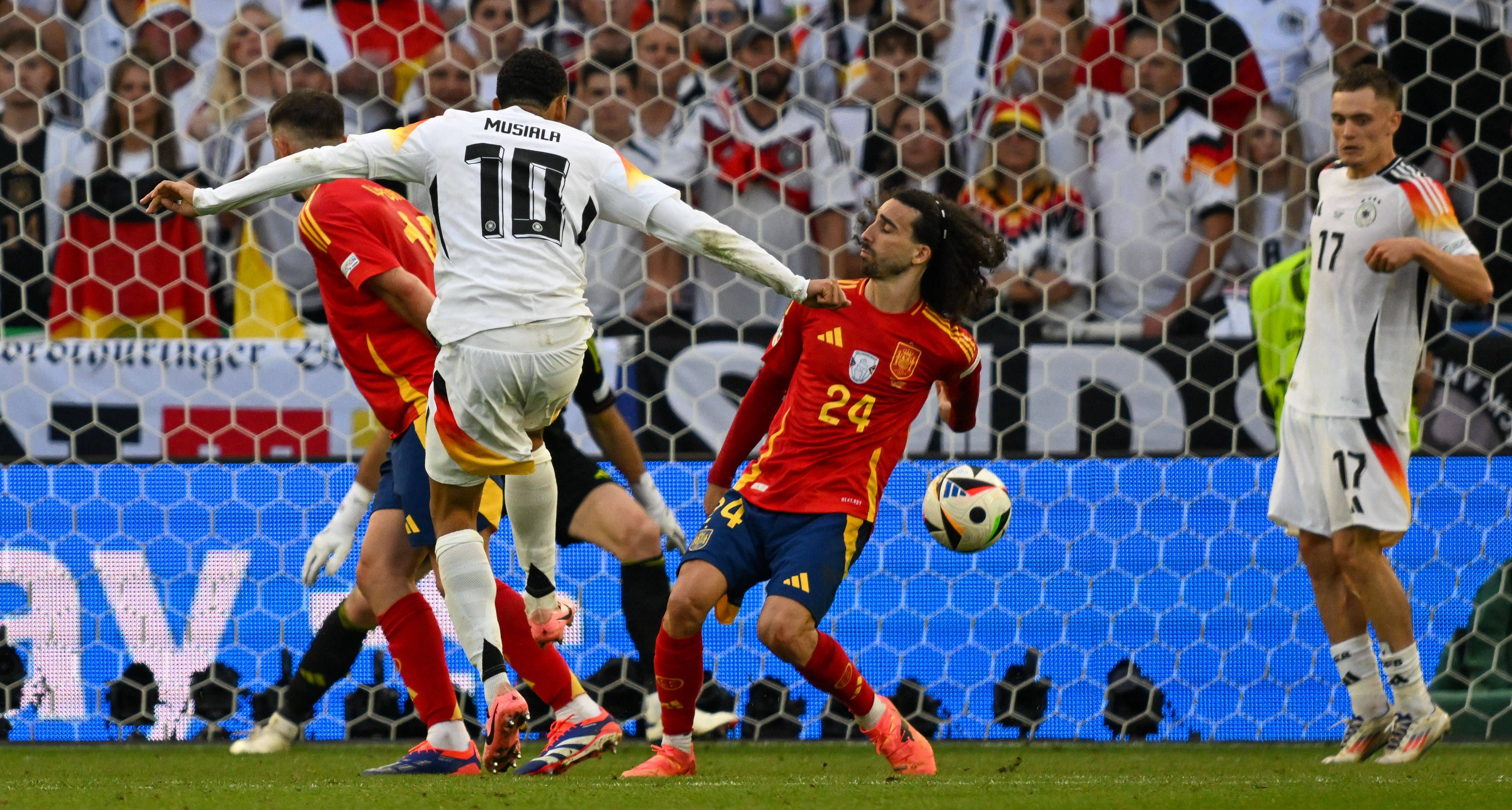 Musiala trifft den Spanier klar an der Hand