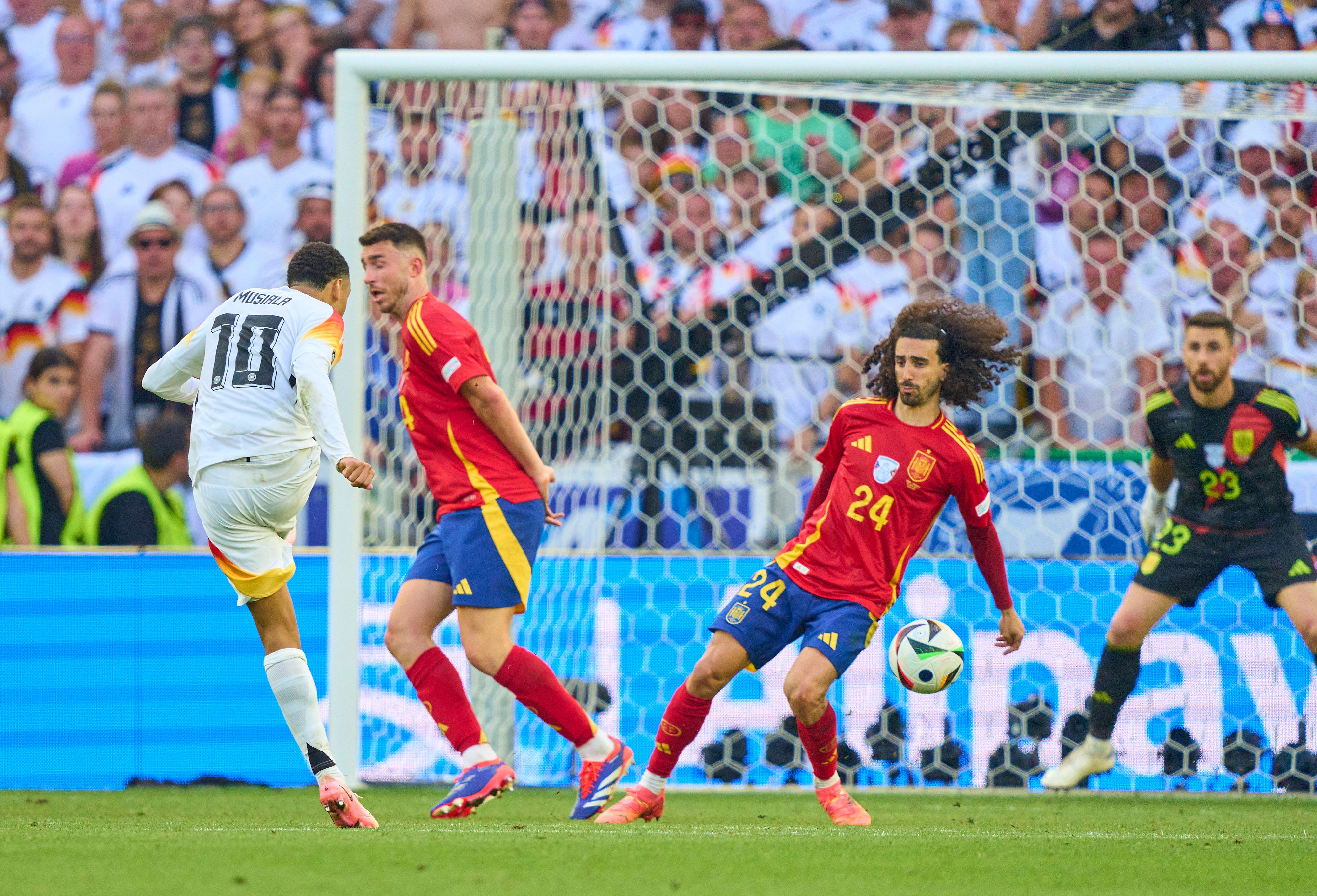 Heute.at - Elfer-Beschiss! Deutsche wüten, Schiri sagt nichts