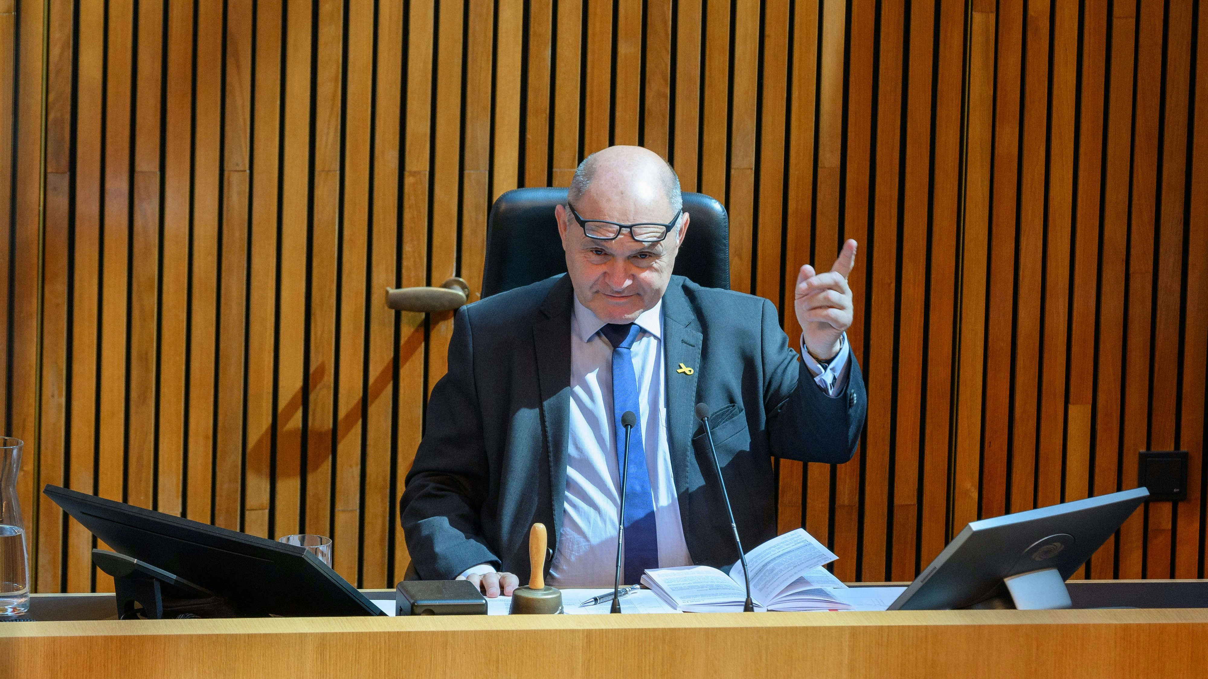 Da ist die Tür nach draußen: Heute nimmt Wolfgang Sobotka Abschied vom Parlament