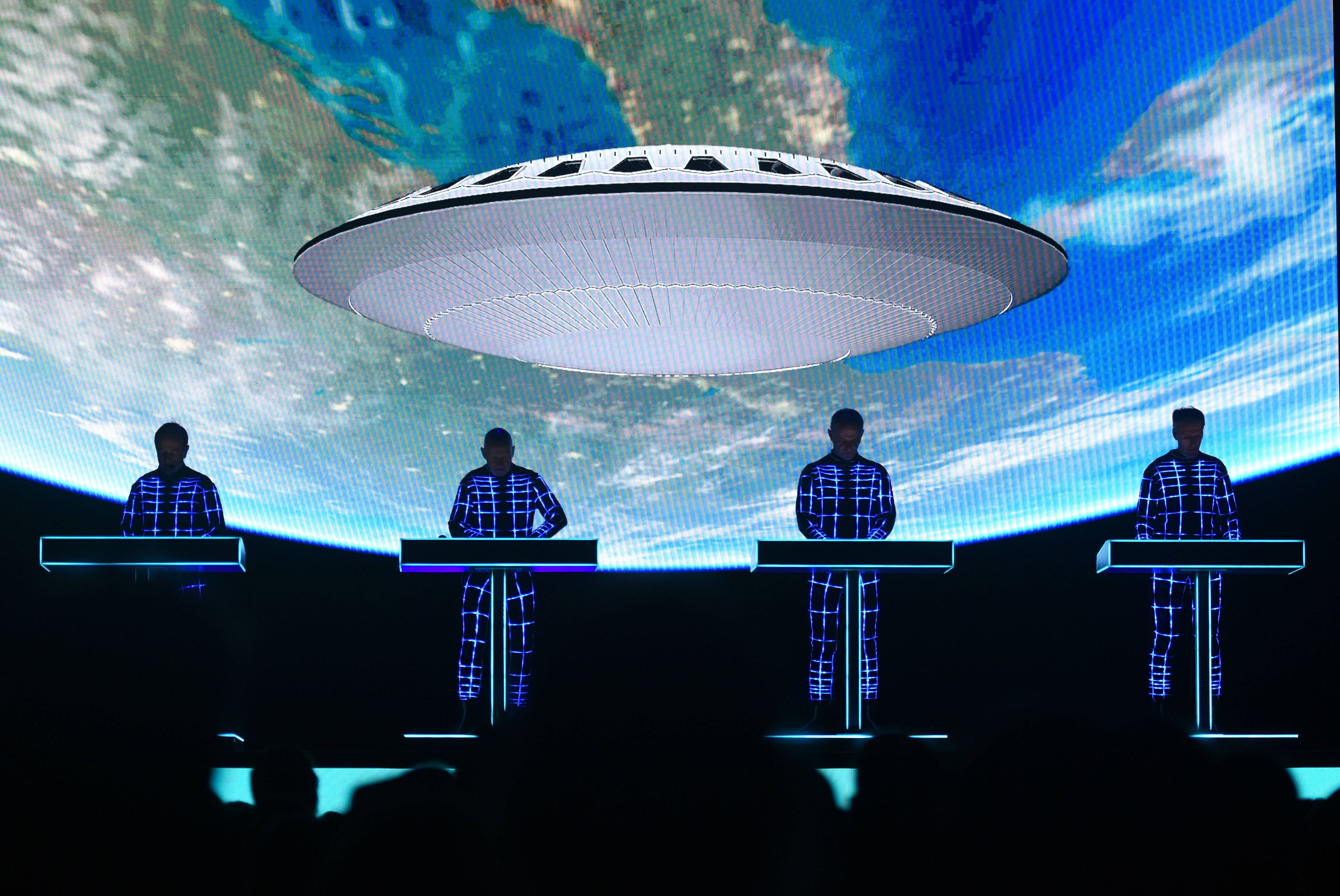 Ralf Hütter, Fritz Hilpert, Henning Schmitz and Falk Grieffenhagen sind Kraftwerk.