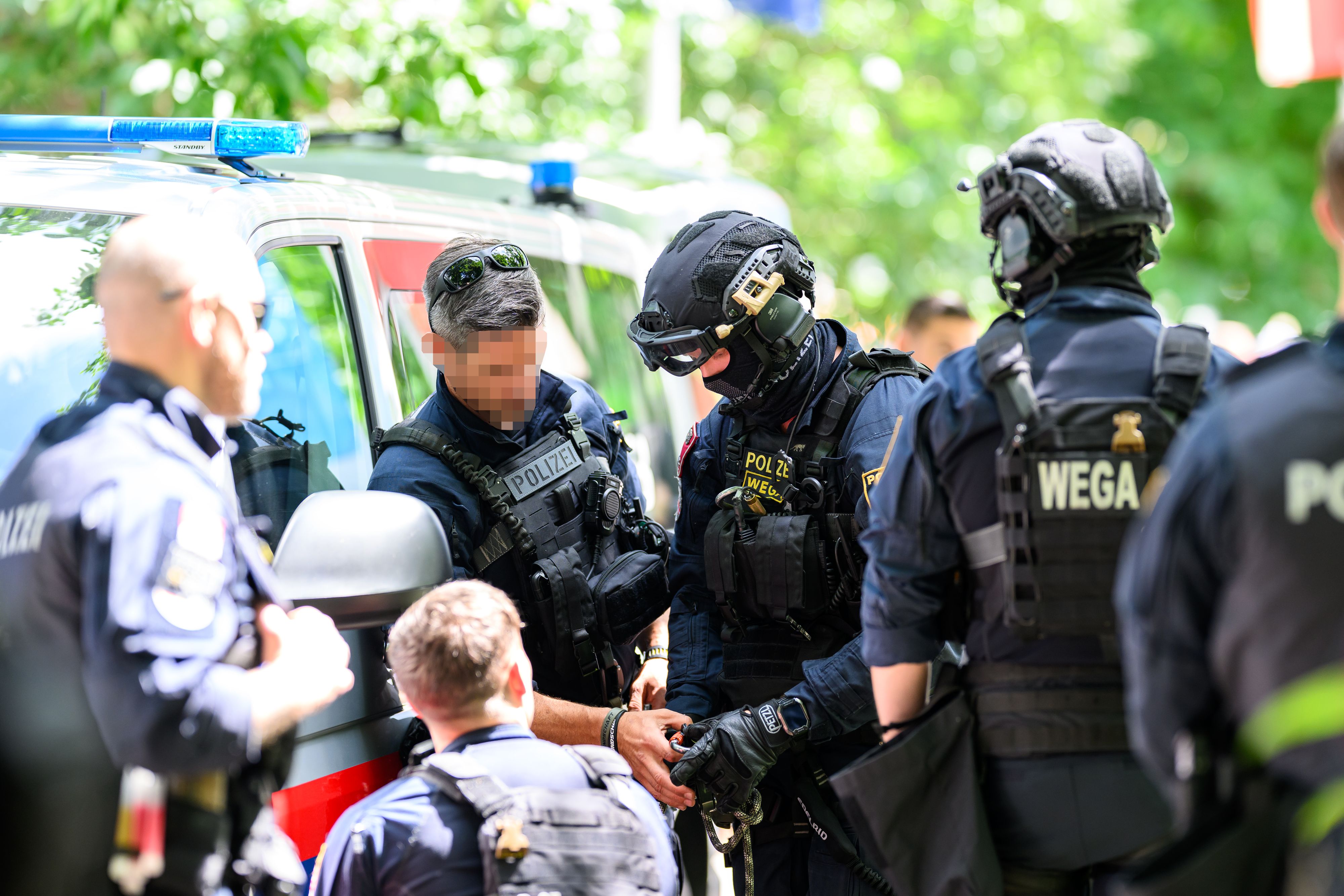 Polizei- und WEGA-Einsatz in Wien. Die Gewalt eskaliert, kritisiert die Opposition.