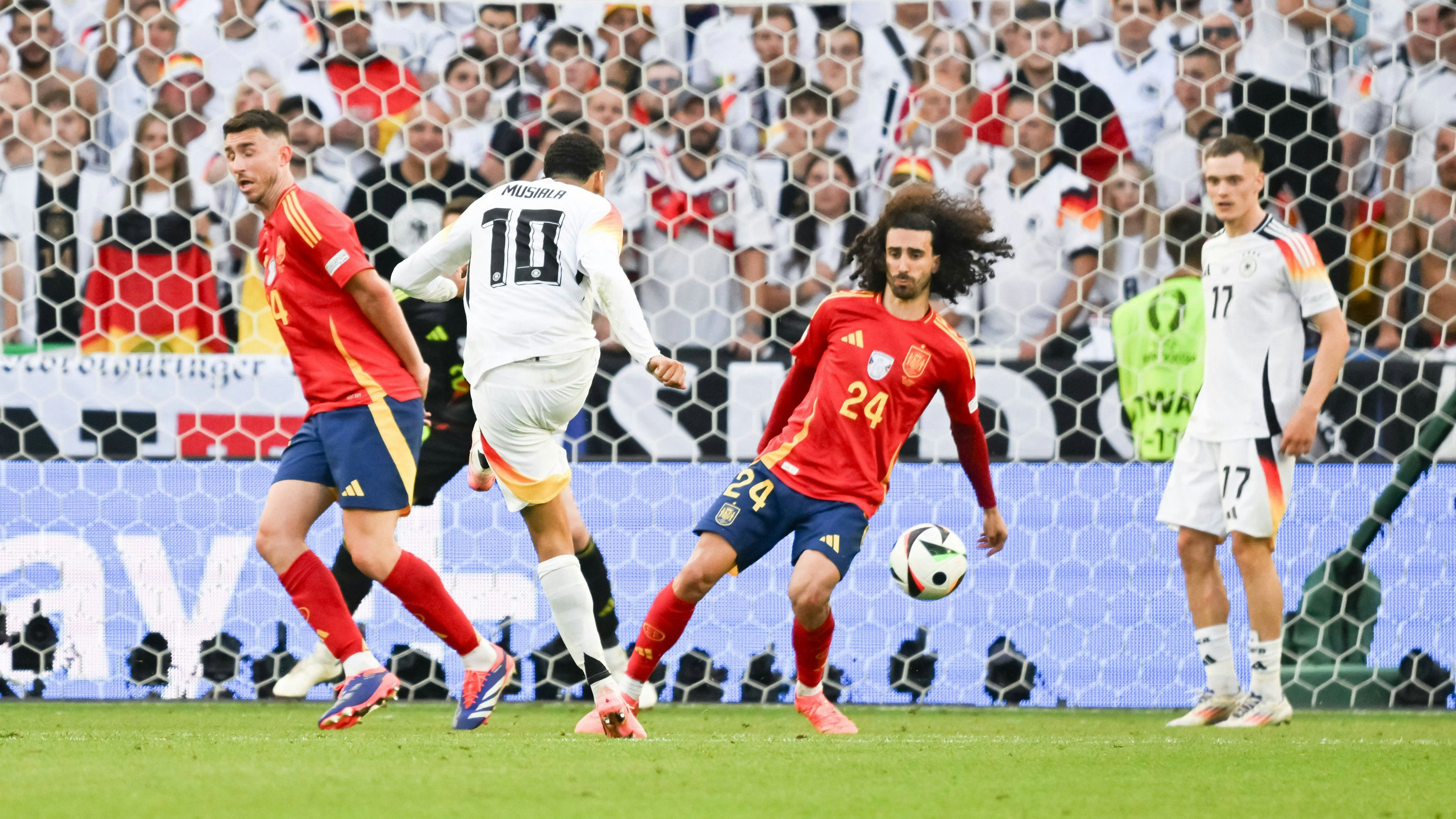 Diese Szene sorgte für Wirbel. Marc Cucurella bekam den Ball an die Hand. 
