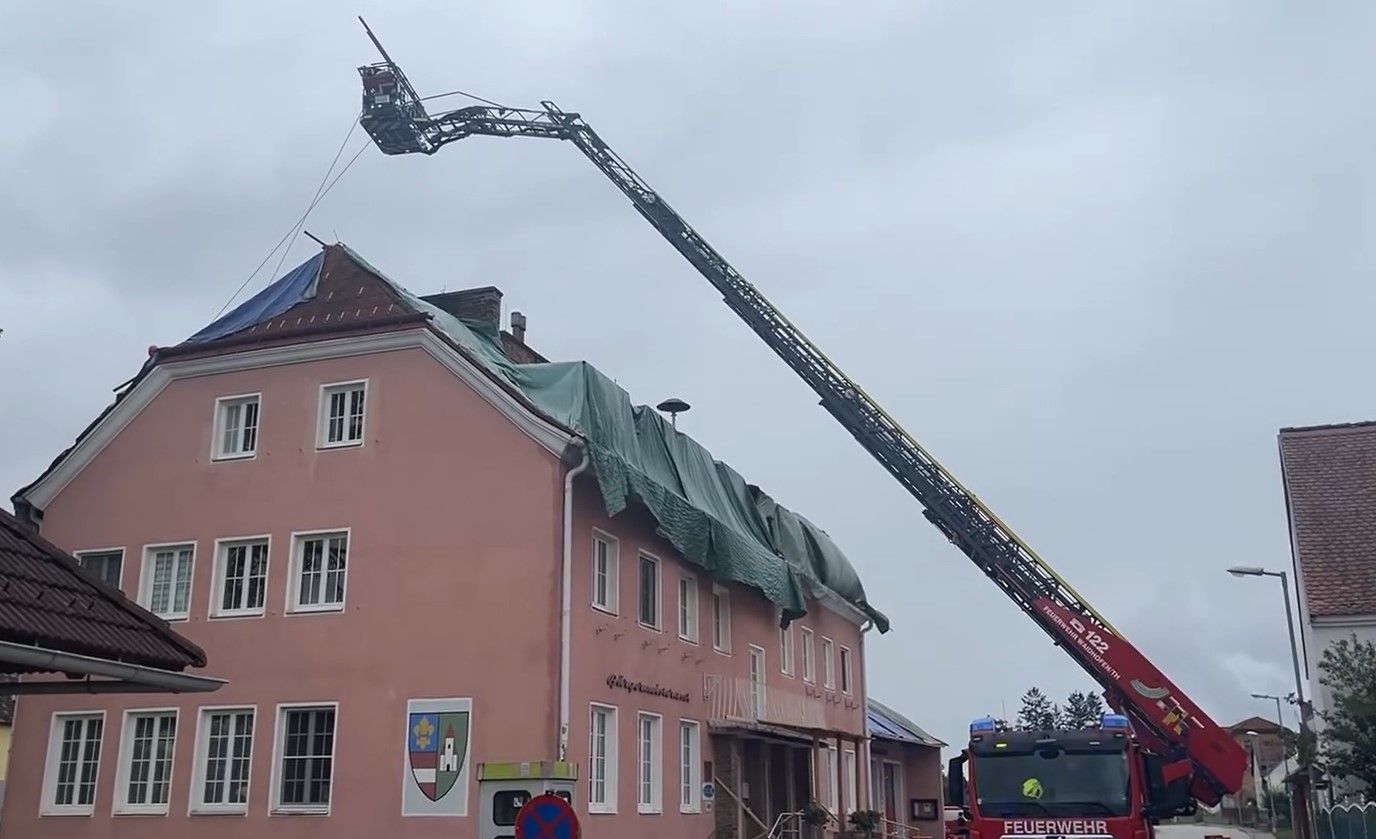 Die Feuerwehr hatte erneut Einsätze auf den Dächern.