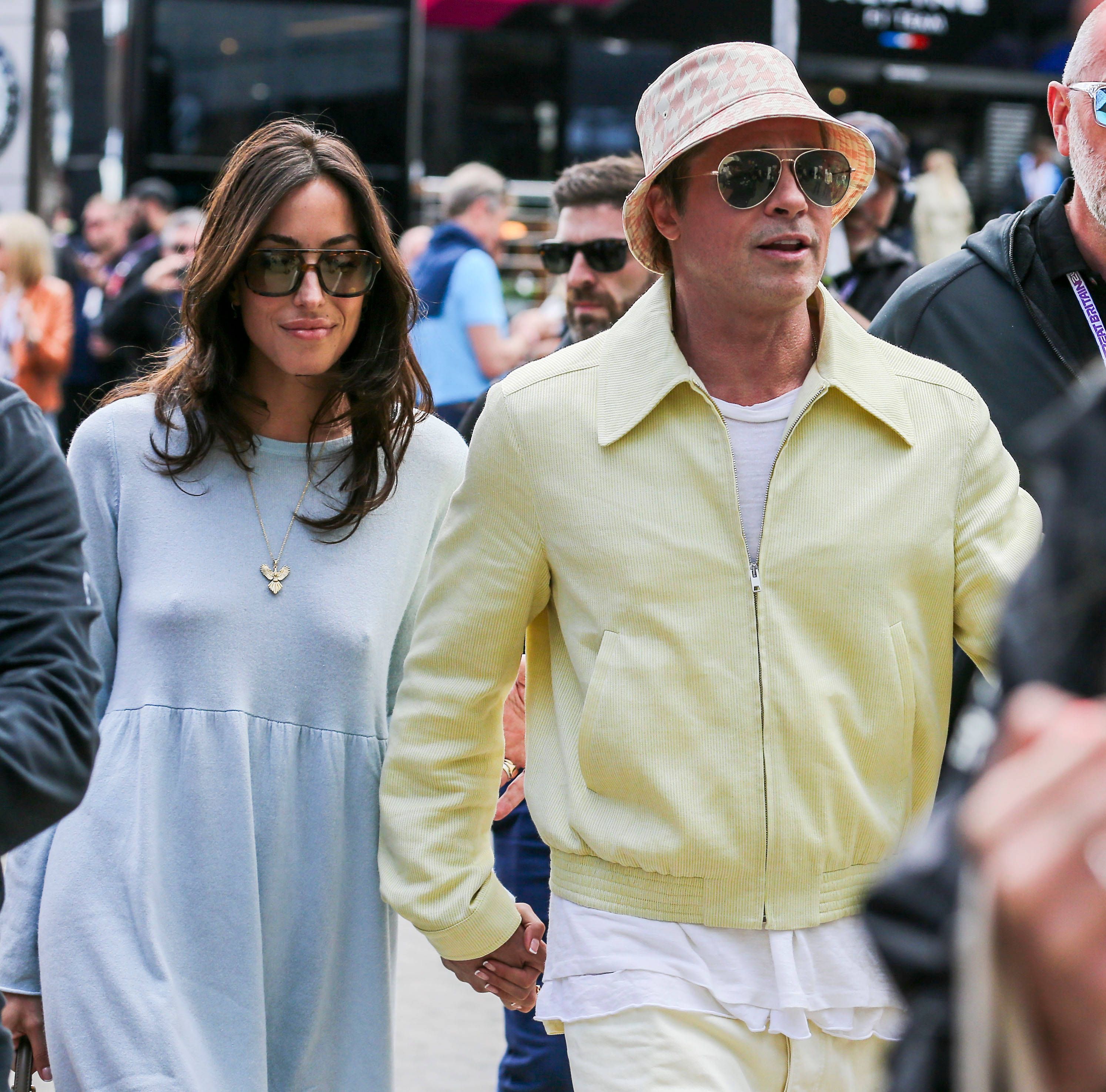 Brad Pitt und seine Freundin Ines de Ramon zeigten sich am Formel-1-Rennen in Silverstone Hand in Hand.