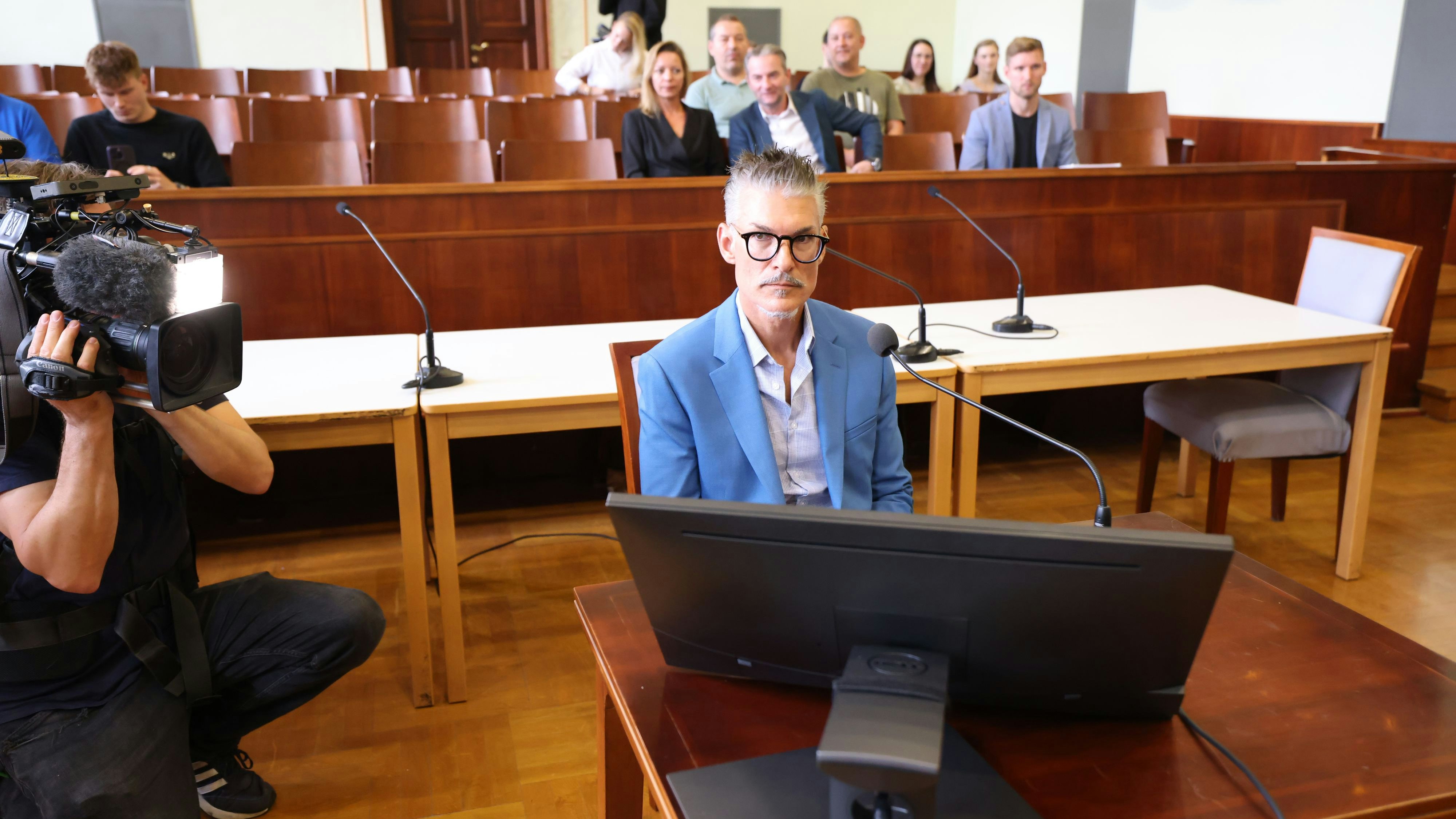 Heute.at - Currywurstmann vor Gericht – ist ne längere Story