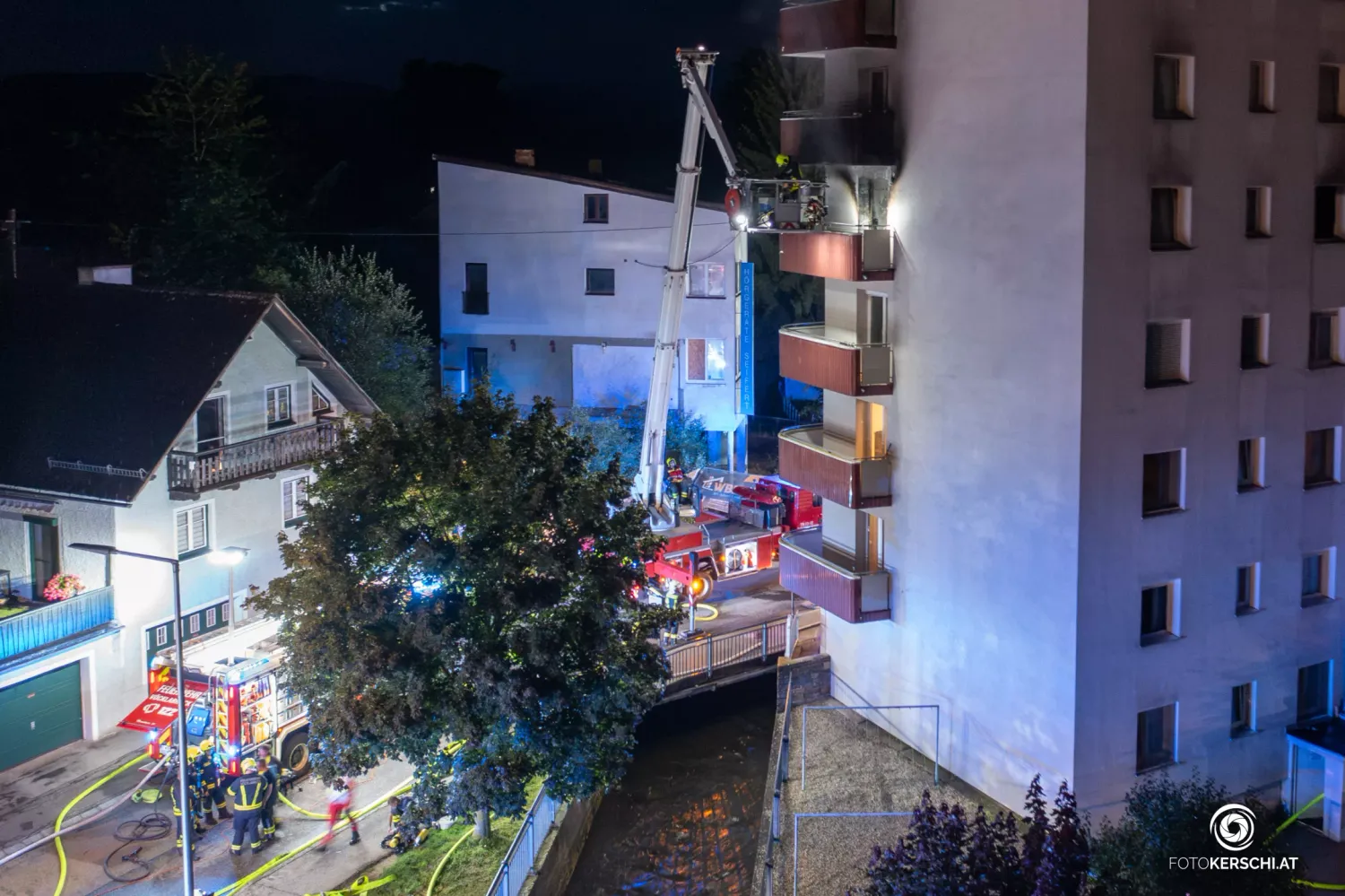 Aufwändiger Einsatz für die Feuerwehr bei dem Brand in Vöcklabruck