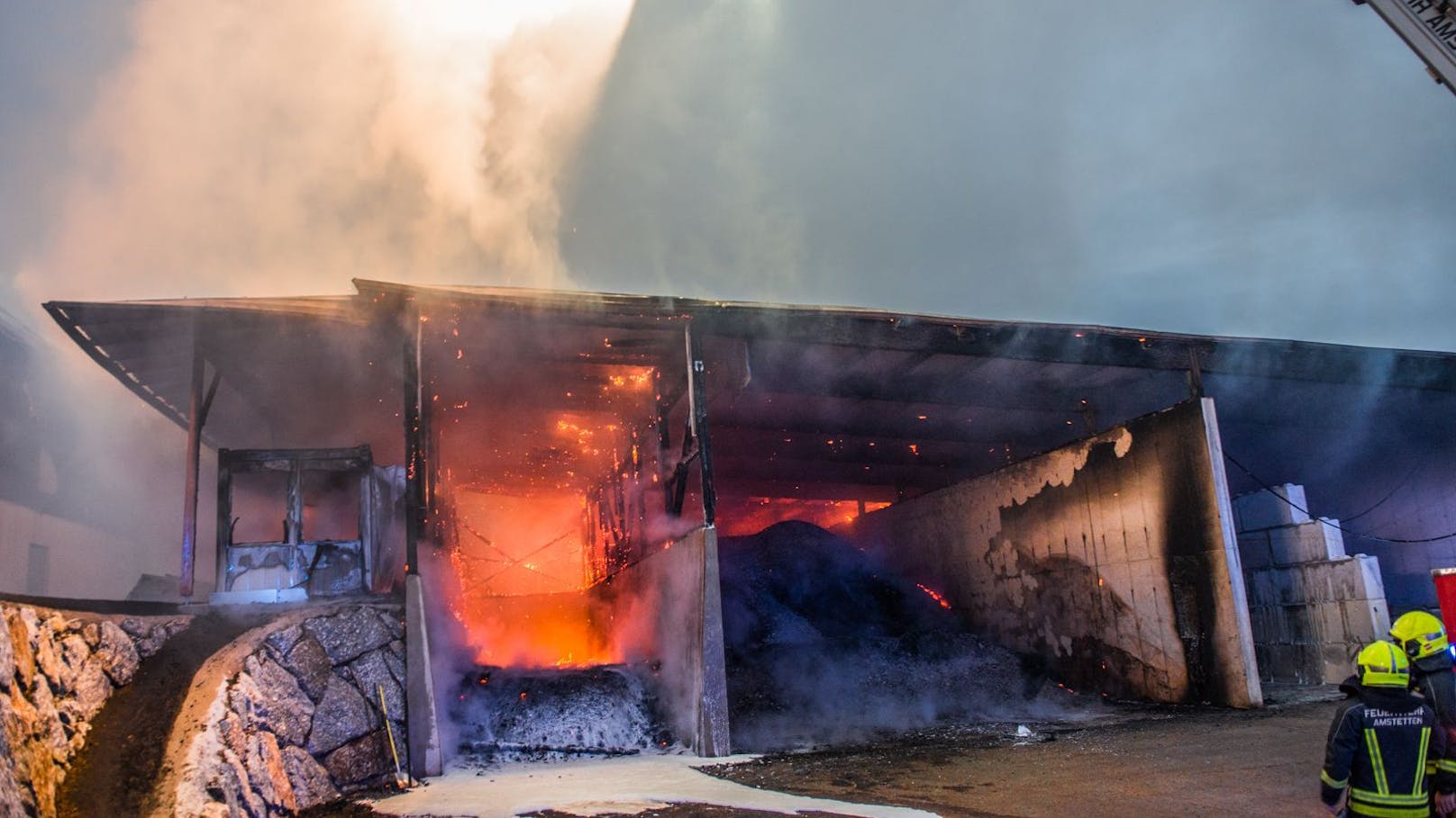 160 Feuerwehrleute kämpften gegen die Flammen.