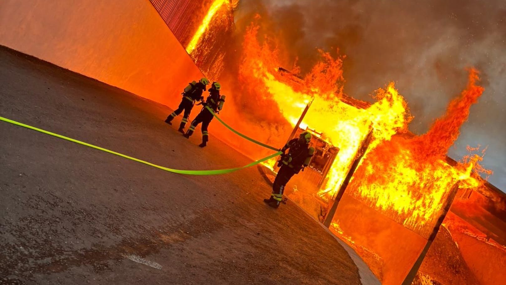 160 Feuerwehrleute kämpften gegen die Flammen.