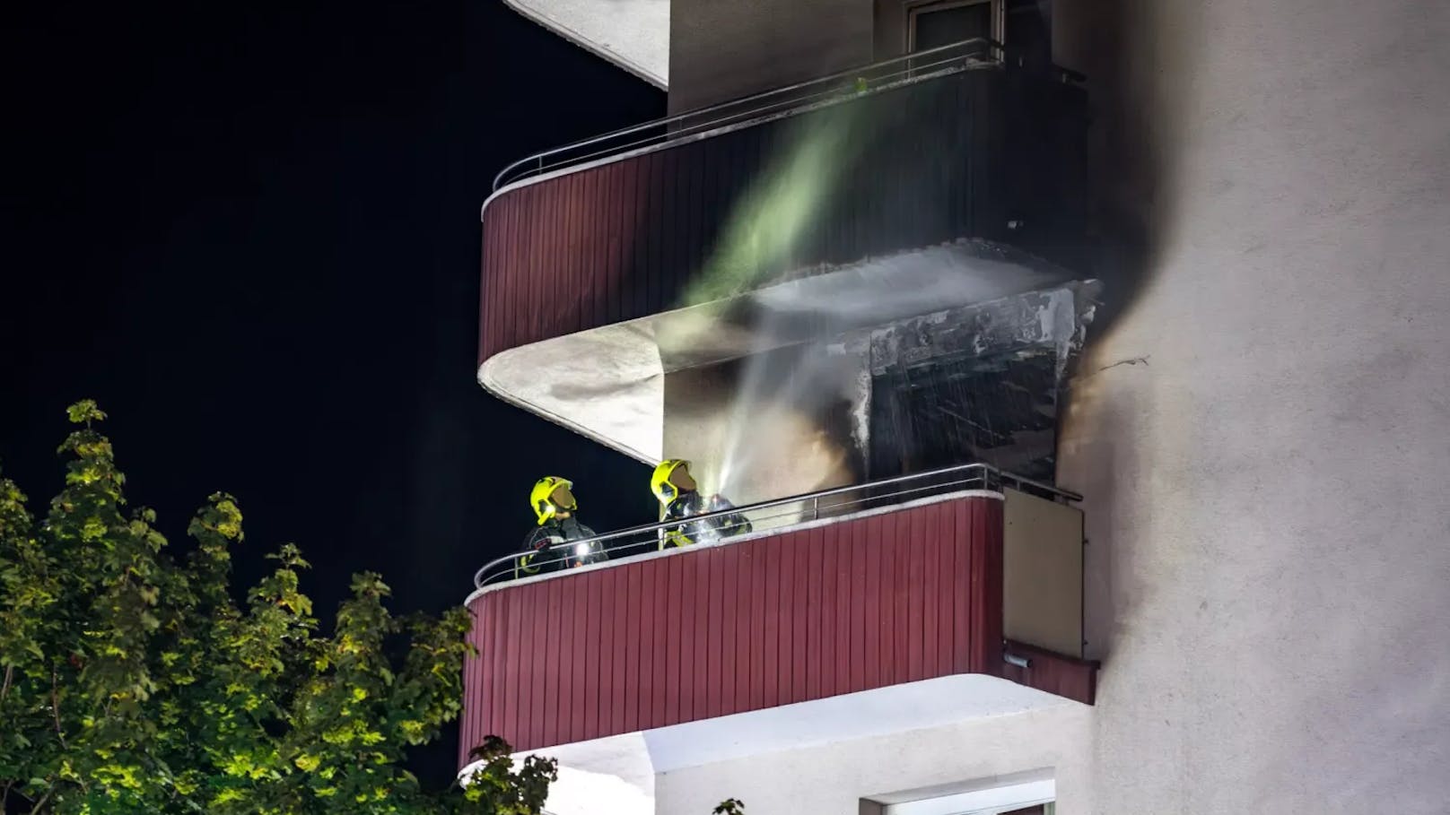 Die Feuerwehrler hatten bei dem Brand alle Hände voll zu tun.