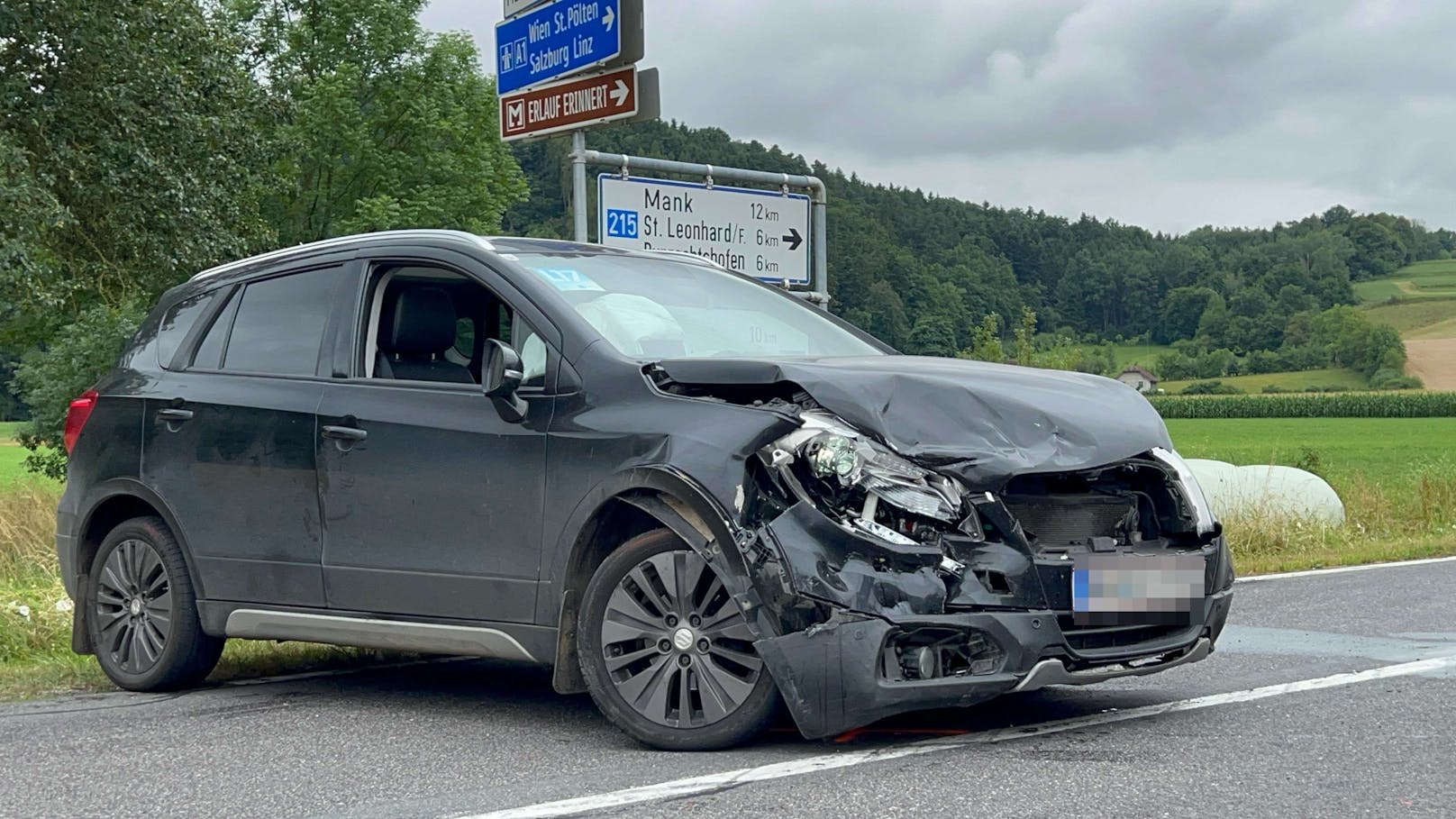 Bei Mannersdorf kam es auf der Landstraße 215 im Kreuzungsbereich zum Zusammenstoß.