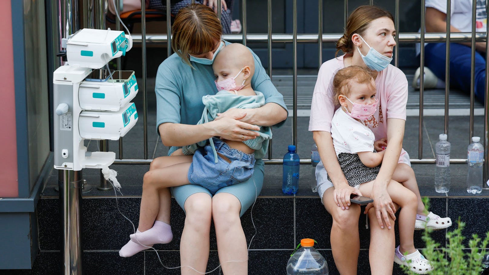 20 Menschen tot – Kinderspital in Kiew getroffen