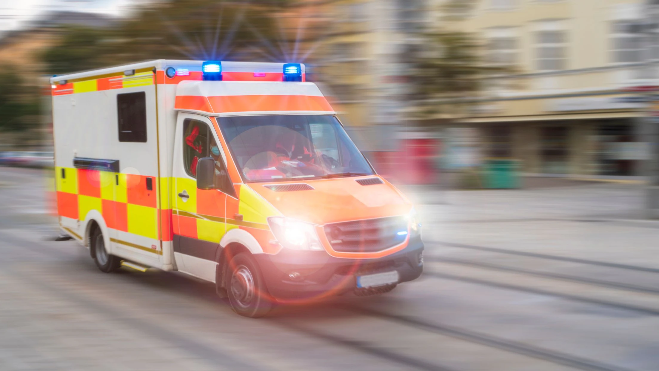 Ein Polizist erlitt schwerste Verbrennungen. (Symbolbild)