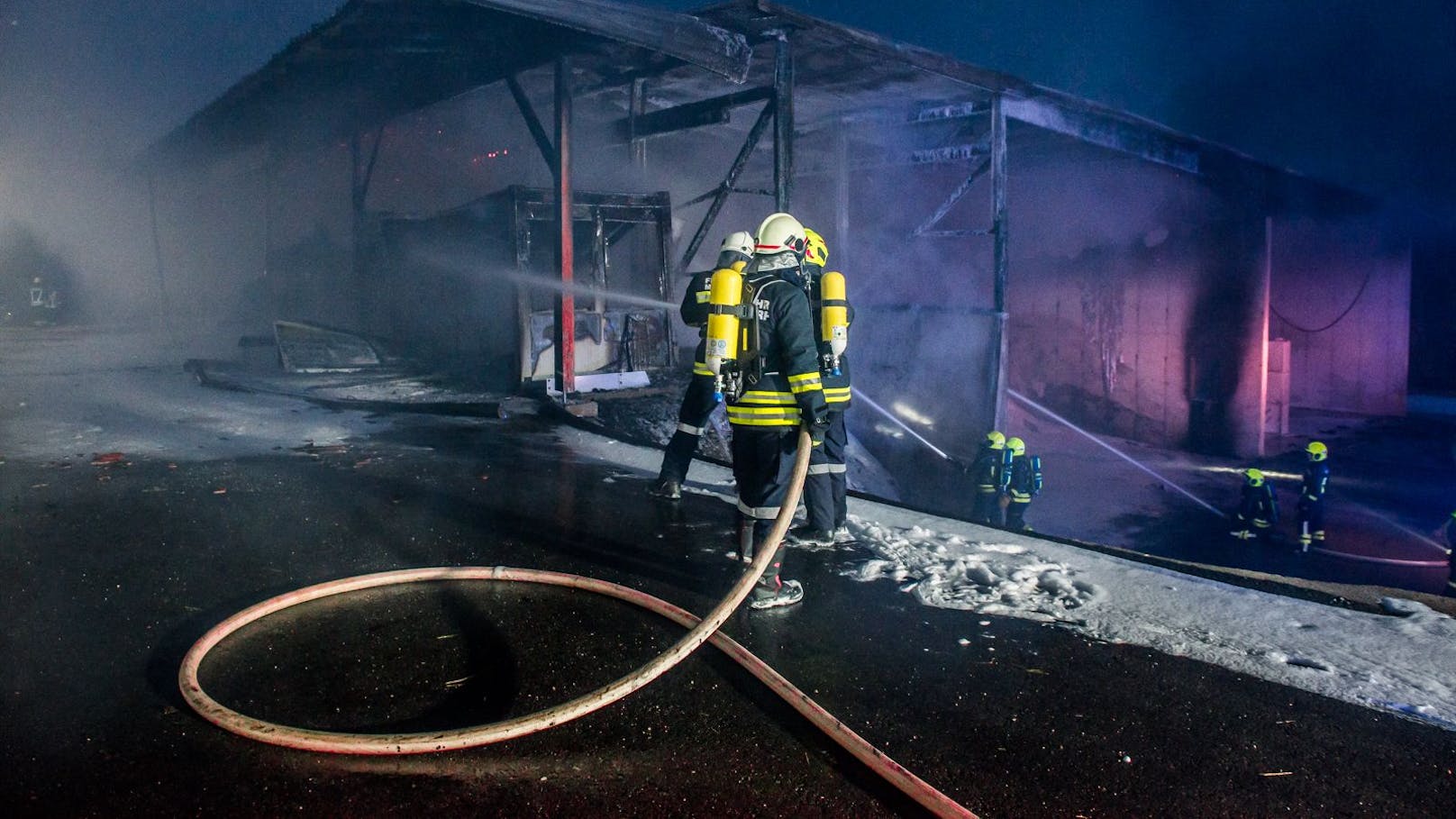 160 Feuerwehrleute kämpften gegen die Flammen.