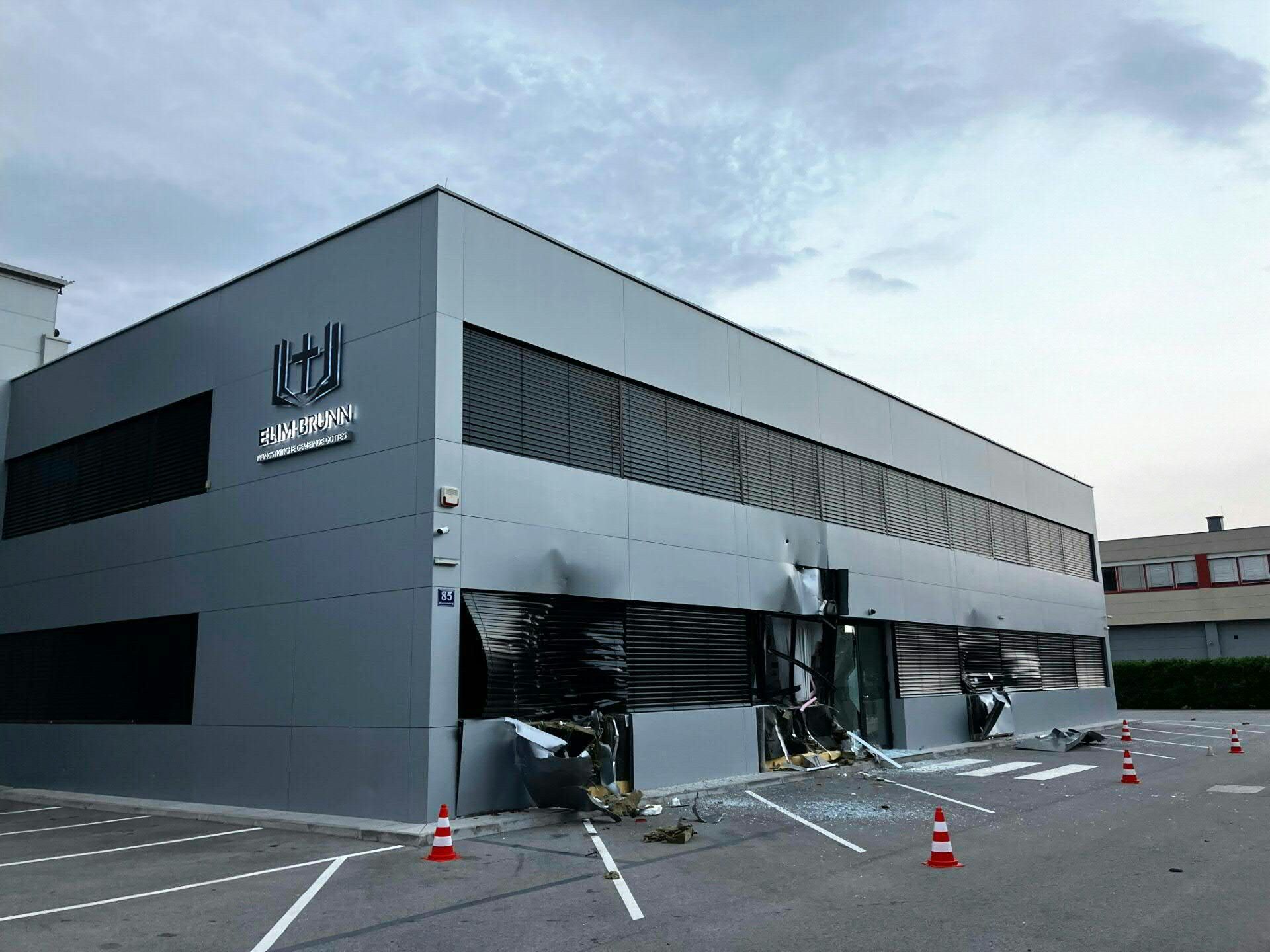 Die beschädigte Kirche in Brunn am Gebirge.