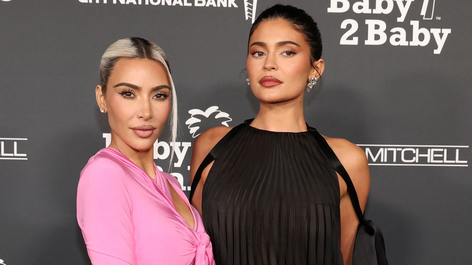 Kylie und Kim liefern sich Busen-Duell auf Instagram