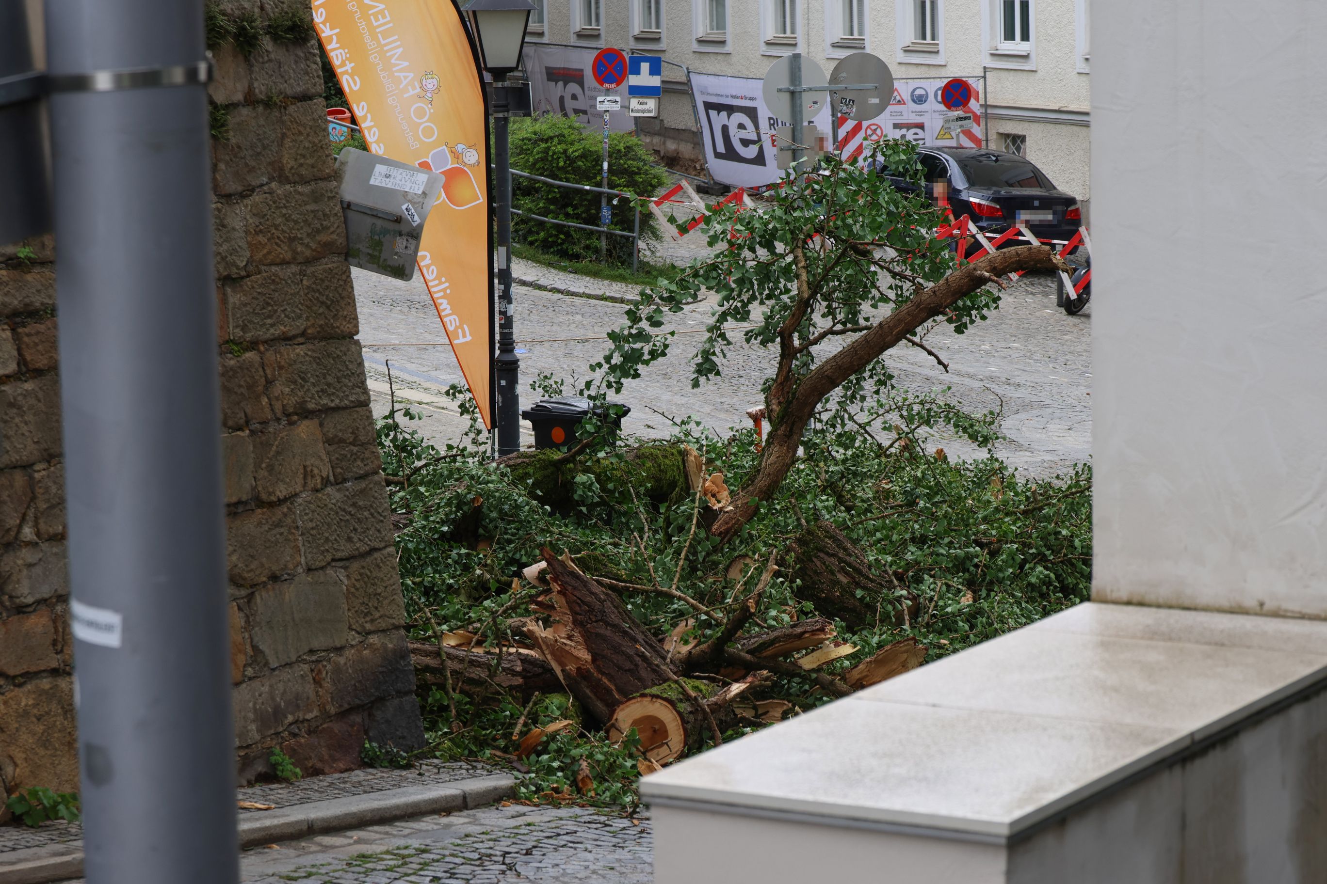 Furchtbarer Anblick: der Linzer Tummelplatz am Morgen nach dem Unwetter.