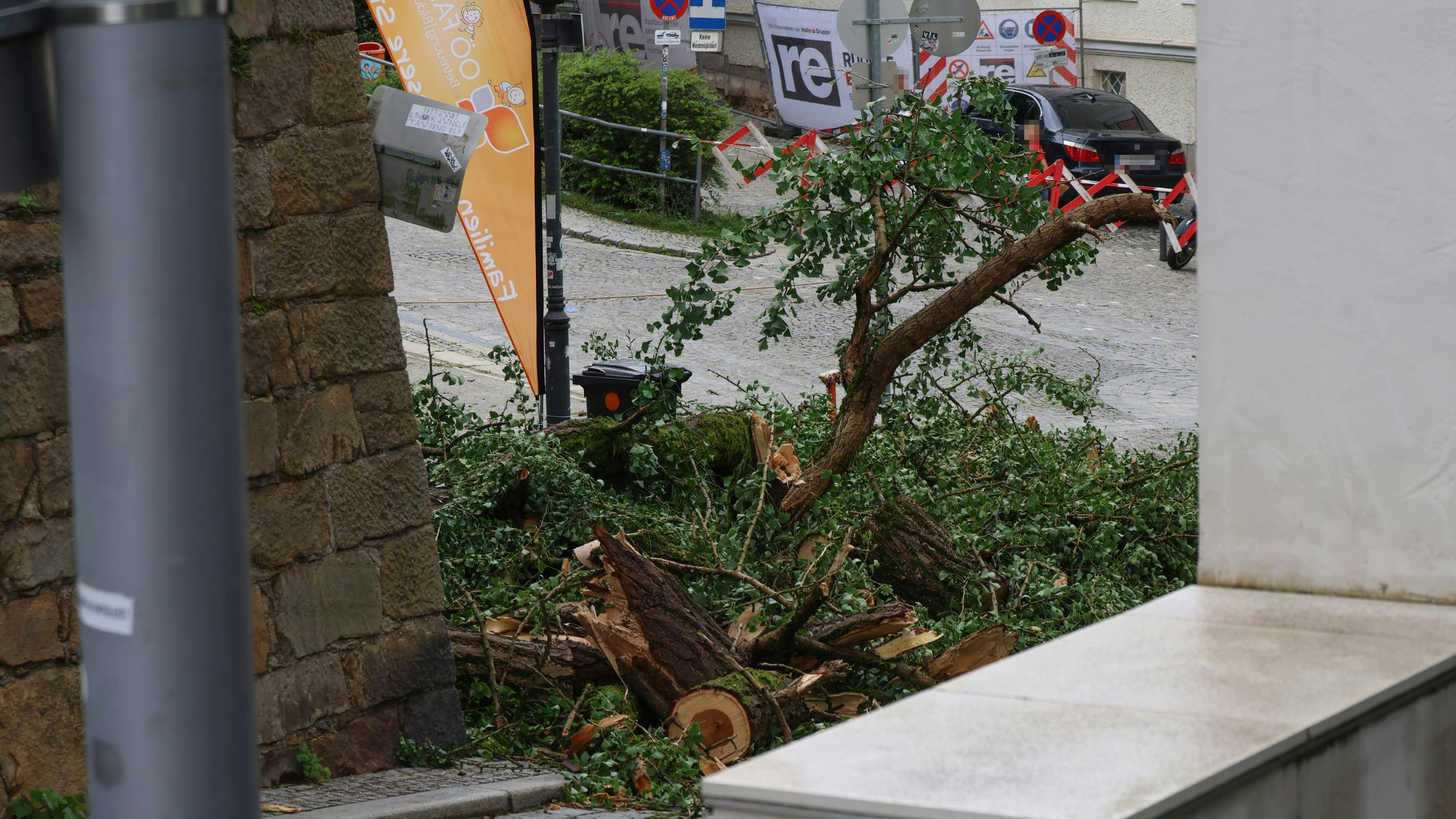 Furchtbarer Anblick: der Linzer Tummelplatz am Morgen nach dem Unwetter.