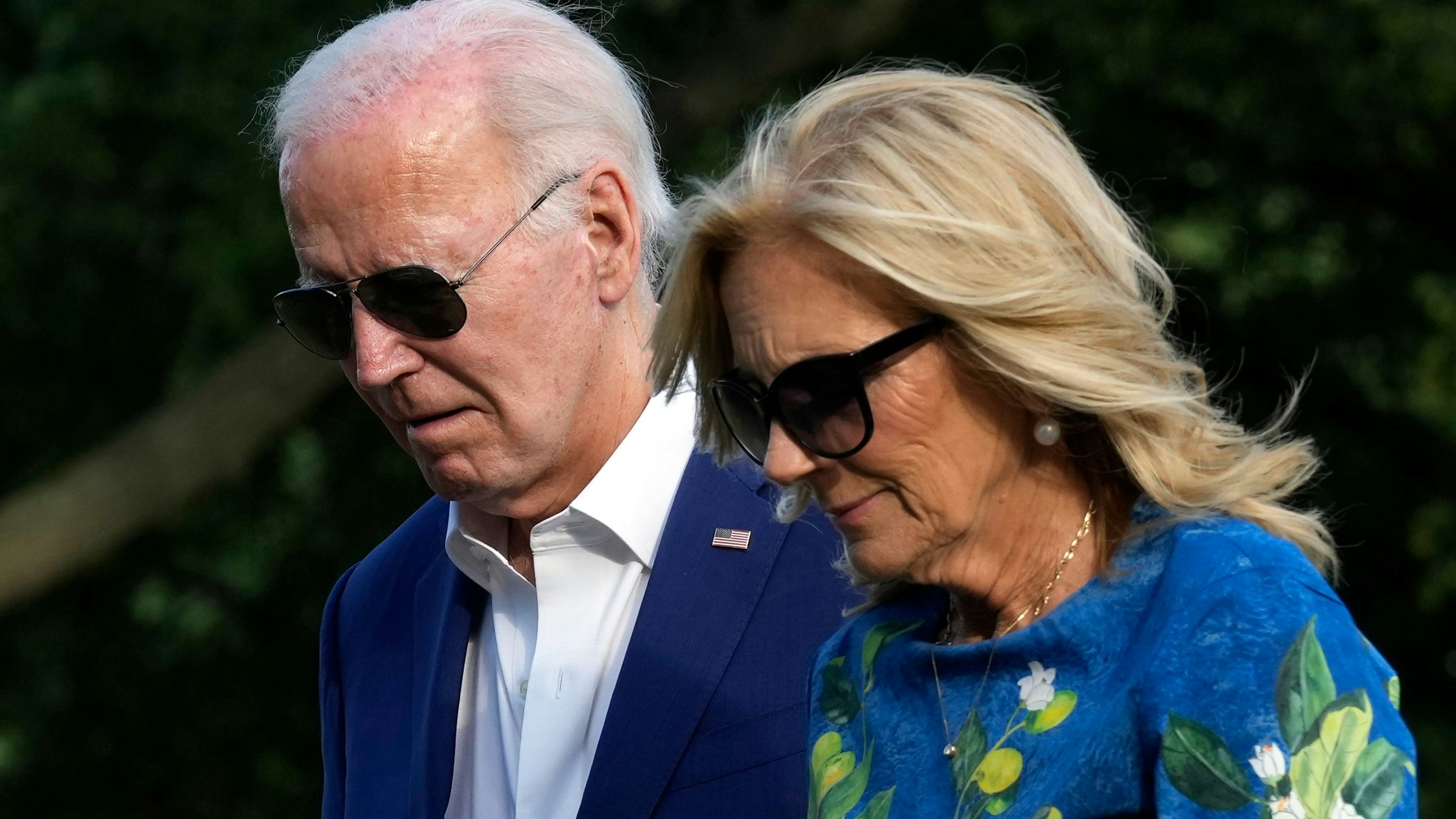 Informierte am Mittwoch die Nation darüber, dass eigentlich alles okay sei: US-Präsident Joe Biden mit Ehefrau Jill