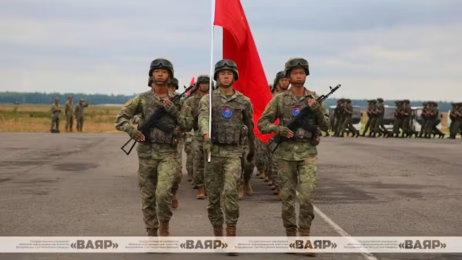 Chinas Militär trainiert nur fünf Kilometer entfernt