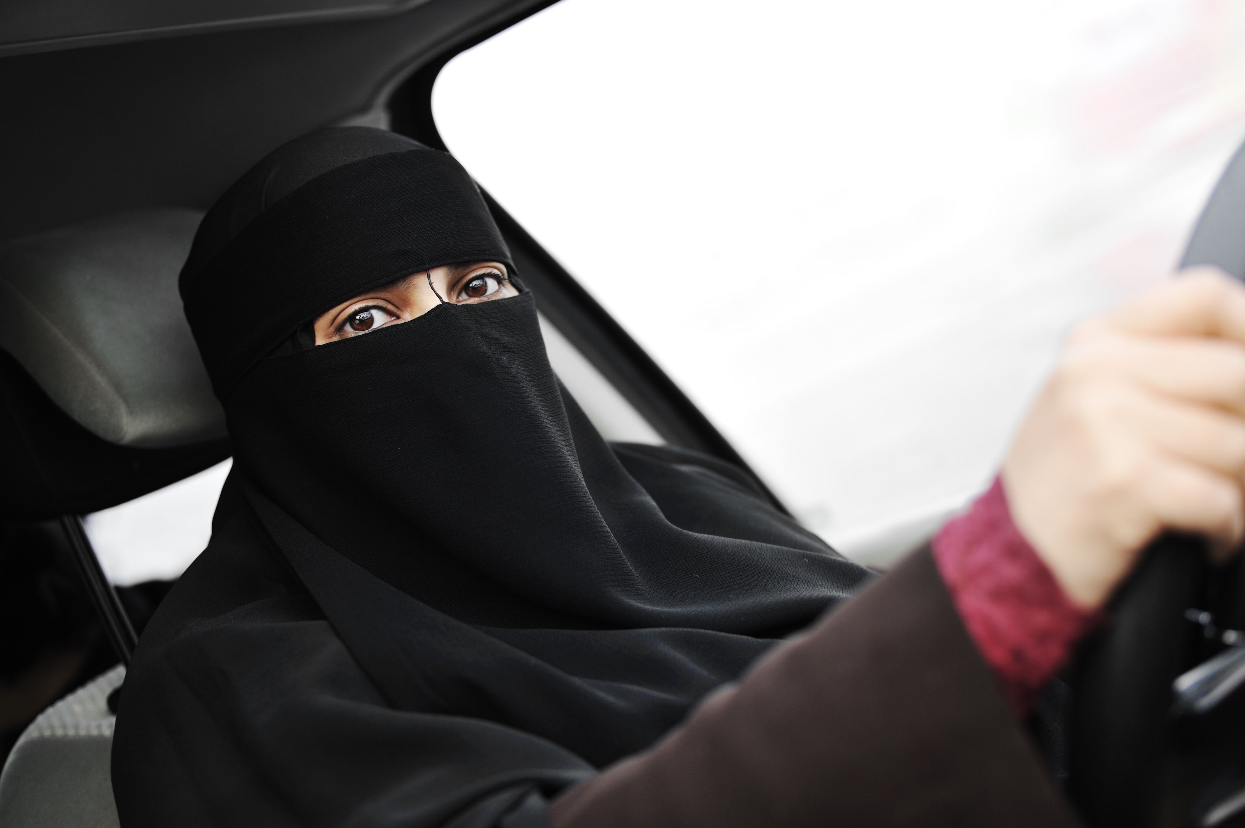 Eine Deutsche fühlt sich diskrminiert, weil sie nicht mit Niqab Auto fahren darf (Symbolbild)