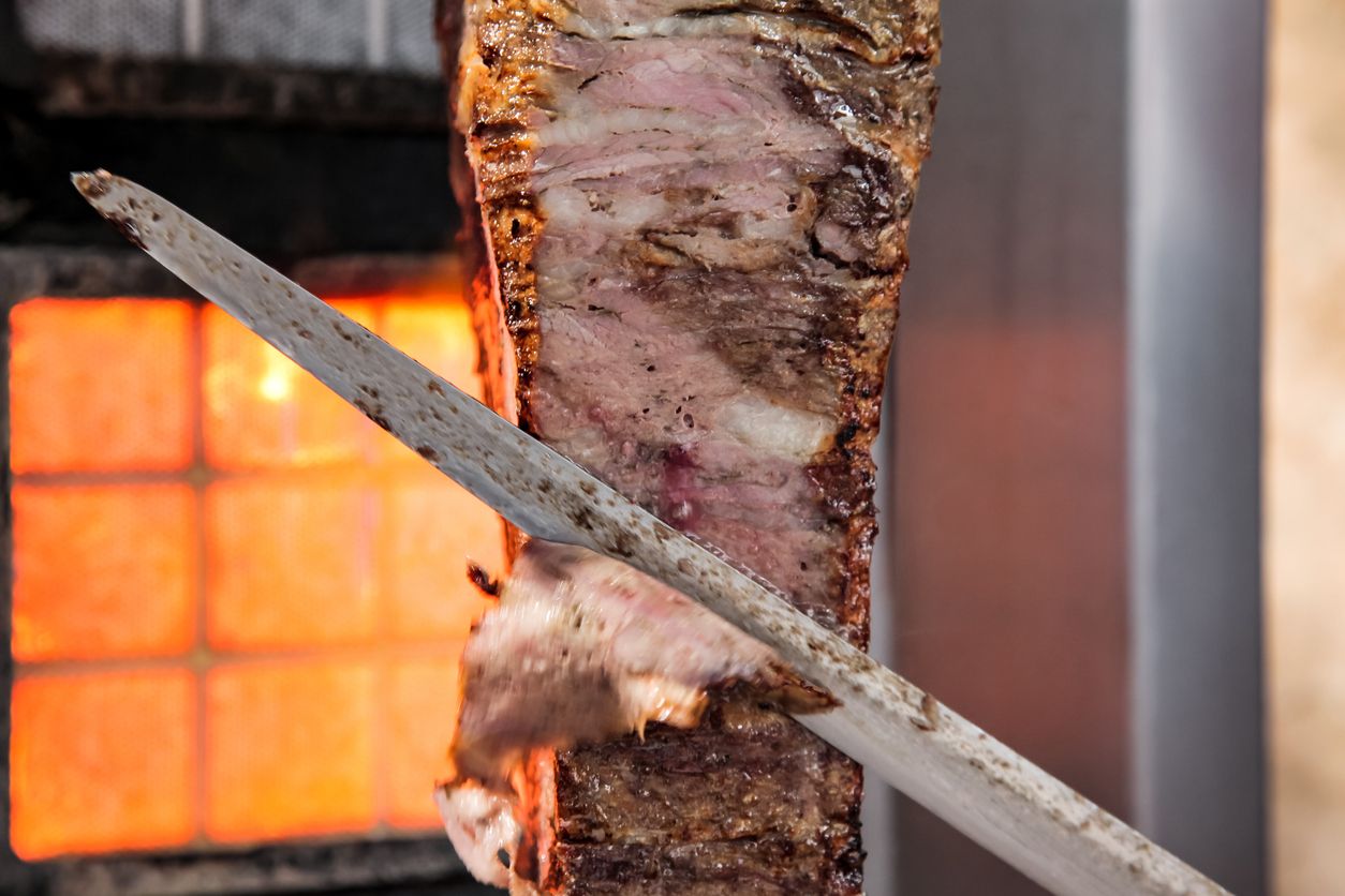 Der Tatverdächtige soll die Familie mit seinem langen Döner-Messer bedroht haben.