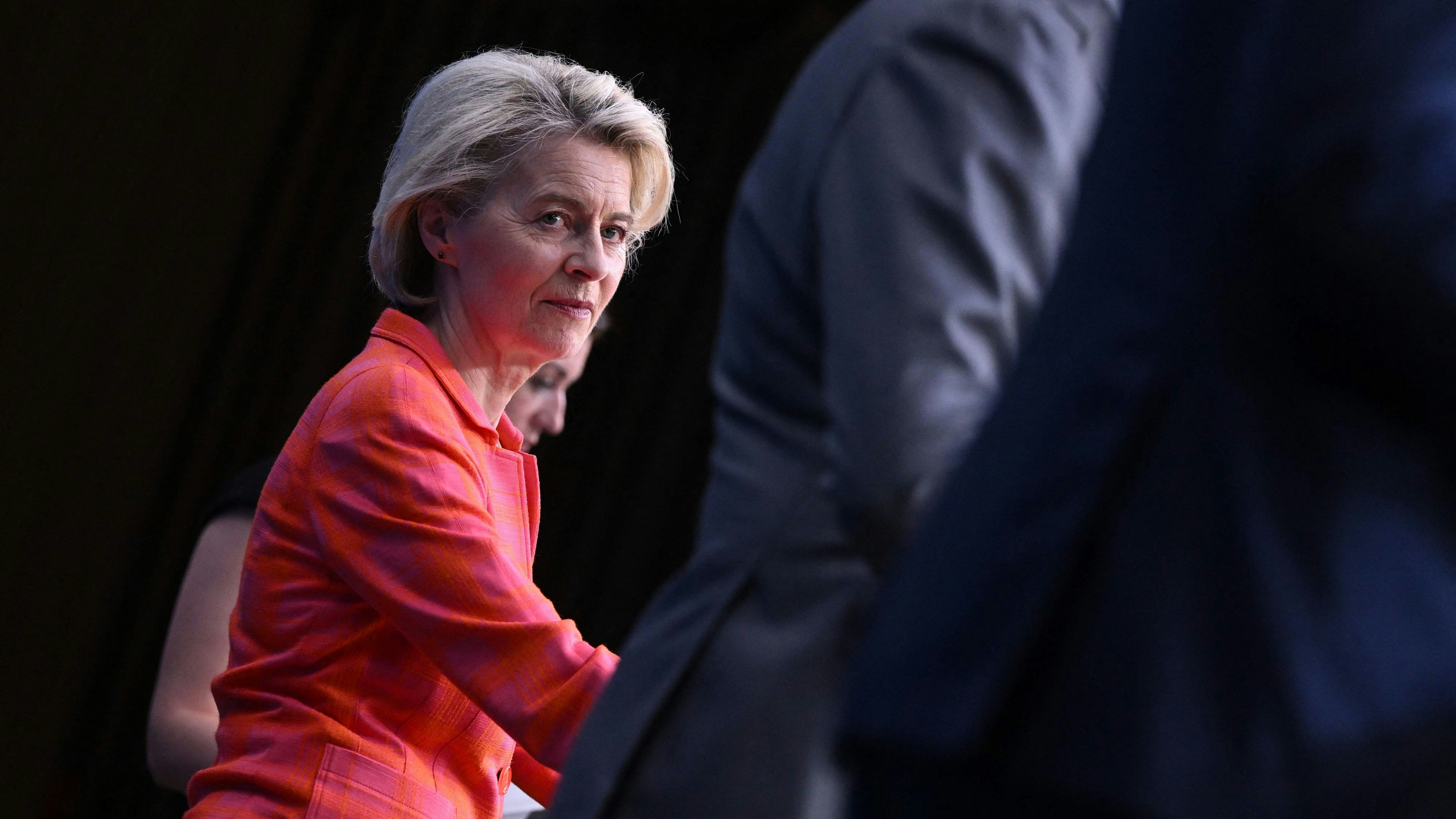 Download von www.picturedesk.com am 09.07.2024 (17:28).  Newly nominated for a second term as President of the European Commission Ursula von der Leyen (L) addresses a press conference at the end of the European Council Summit at the EU headquarters in Brussels on June 28, 2024. (Photo by JOHN THYS / AFP) - 20240628_PD0101 - Rechteinfo: Rights Managed (RM) Nur für redaktionelle Nutzung! Werbliche Nutzung erfordert Freigabe: bitte schicken Sie uns eine Anfrage.