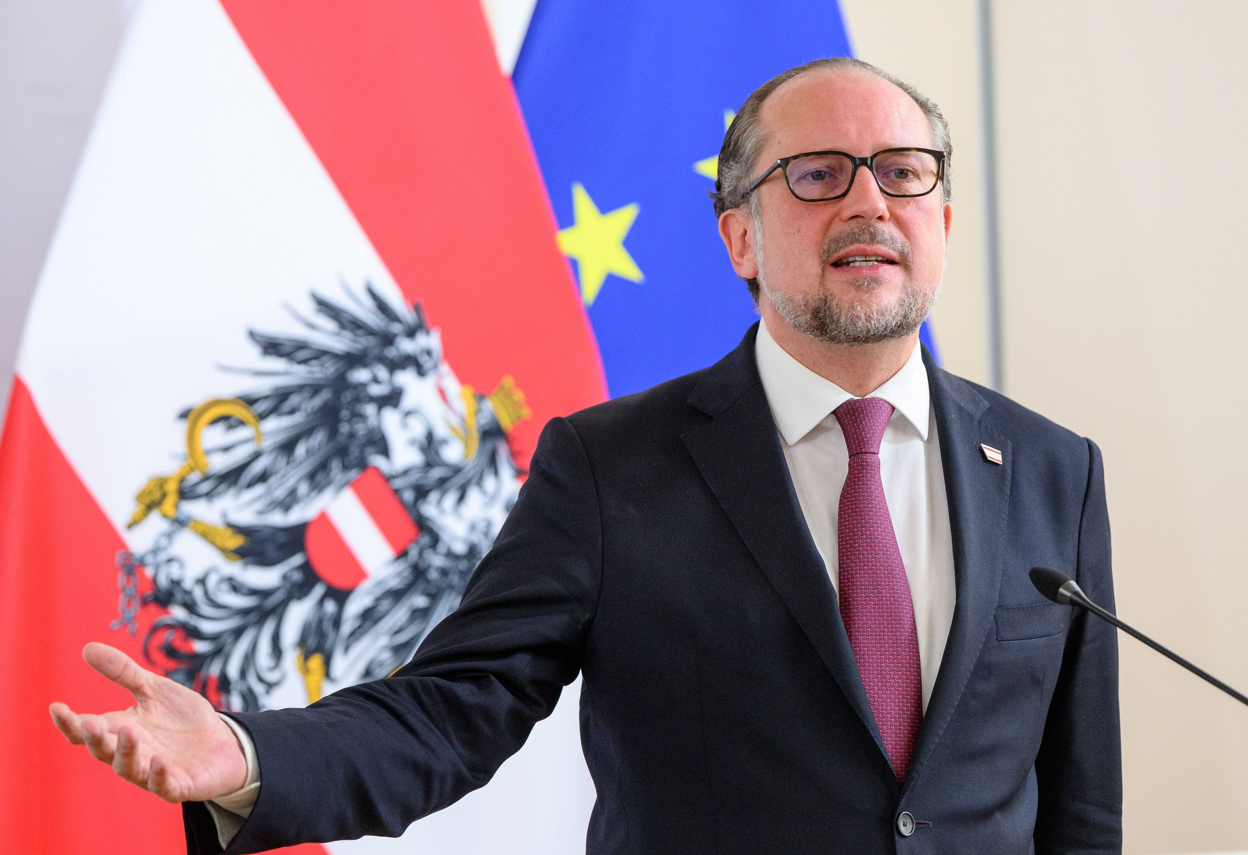 Am Tag nach der Angelobung hat Kurzzeit-Kanzler Schallenberg mit EU-Kommissionspräsidentin Ursula von der Leyen telefoniert.