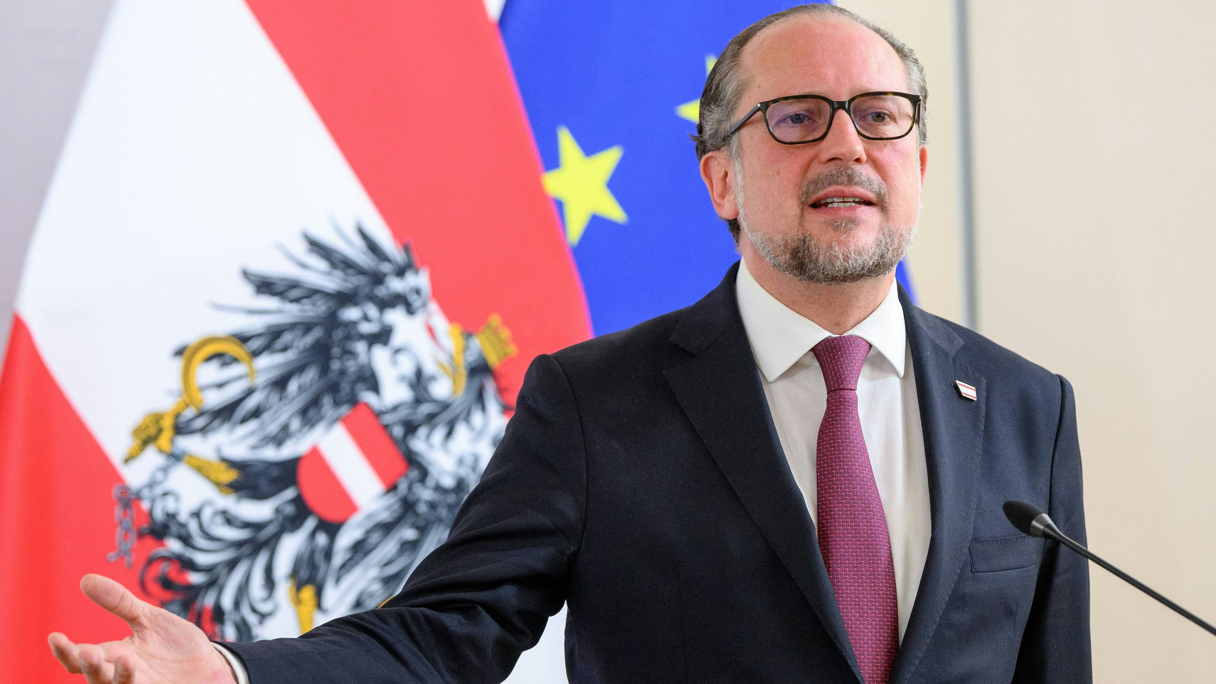 Download von www.picturedesk.com am 09.07.2024 (17:46).  WIEN, OESTERREICH - 26. JUNI: Aussenminister Alexander Schallenberg (OEVP) bei einer Pressekoferenz mit dem algerischen Aussenminister im Aussenministerium am 26. Juni, 2024 in Wien, Oesterreich.240626_SEPA_32_030 - 20240626_PD5235 - Rechteinfo: Rights Managed (RM)