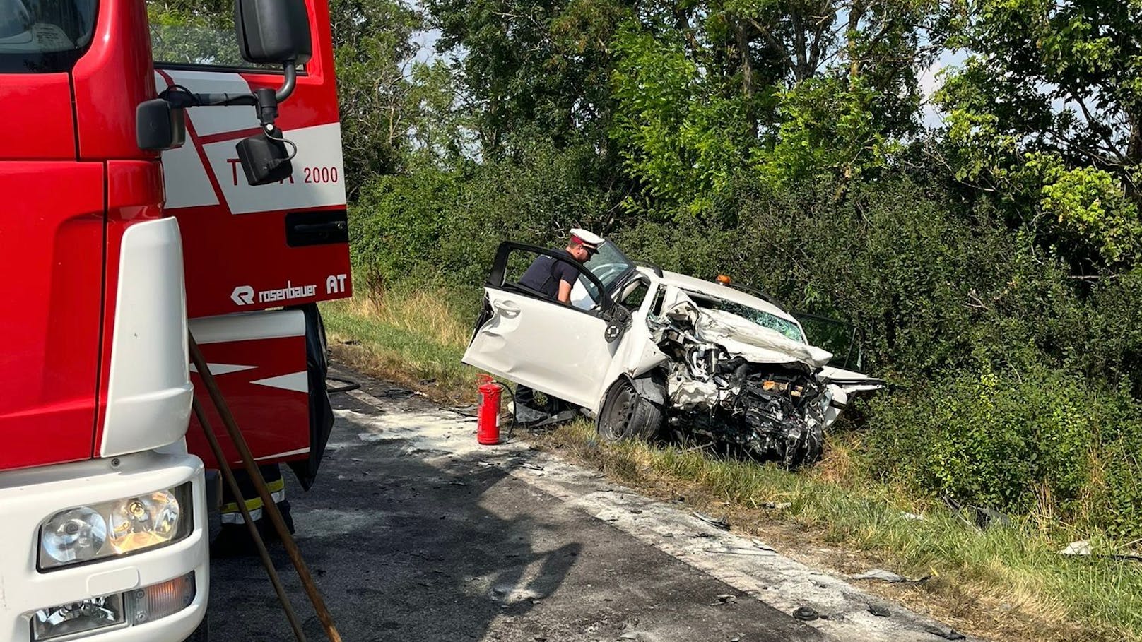 Pkw gegen Lkw – zwei Tote bei Frontalzusammenstoß