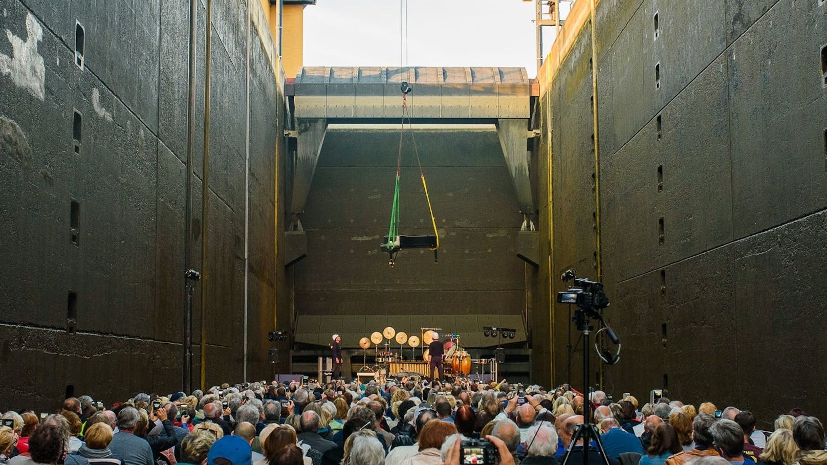 Donau-Kraftwerk öffnet nun Schleusen für Verdi-Oper
