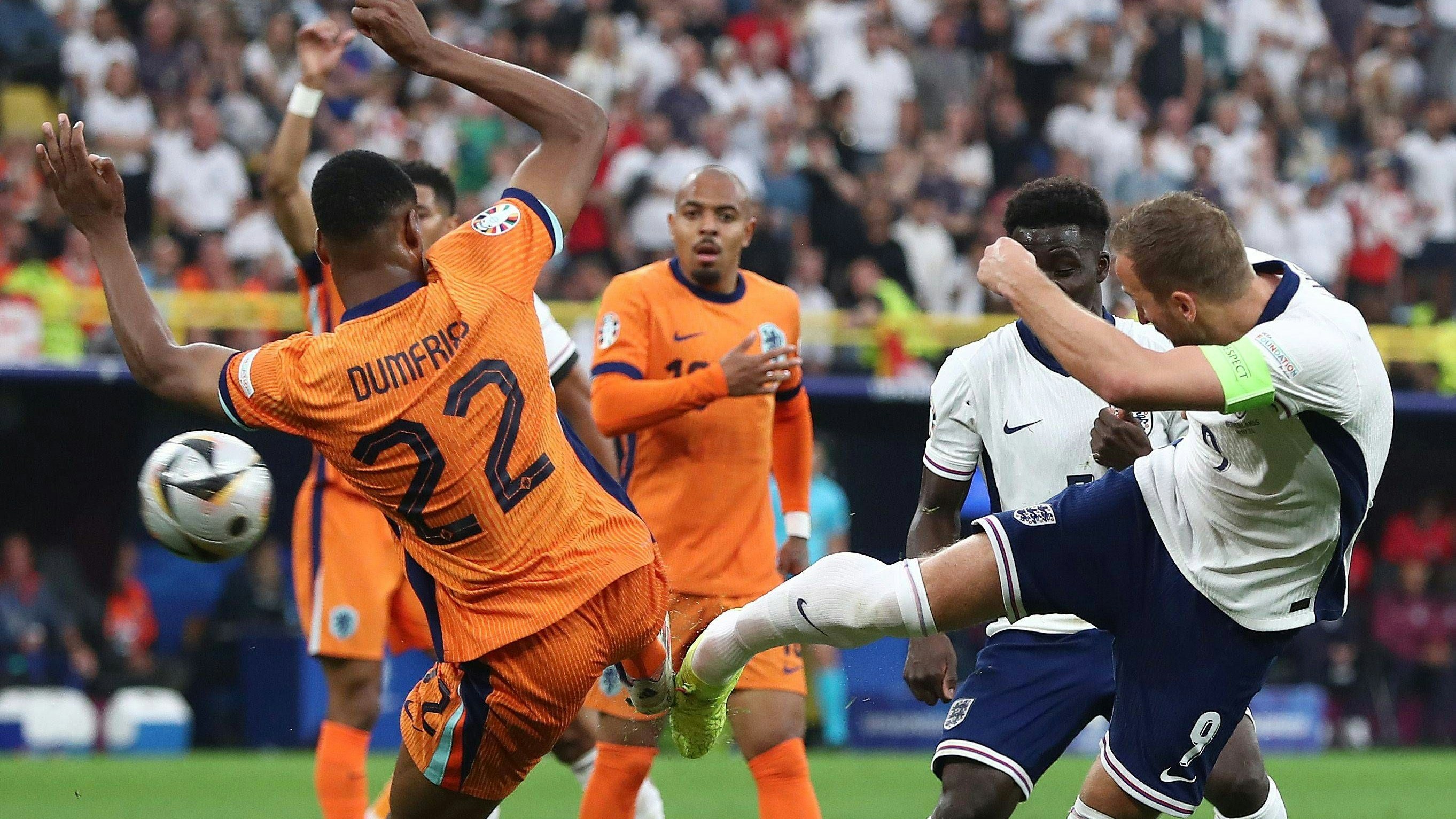 Denzel Dumfries foulte Harry Kane – dieser traf per Elfer zum 1:1.
