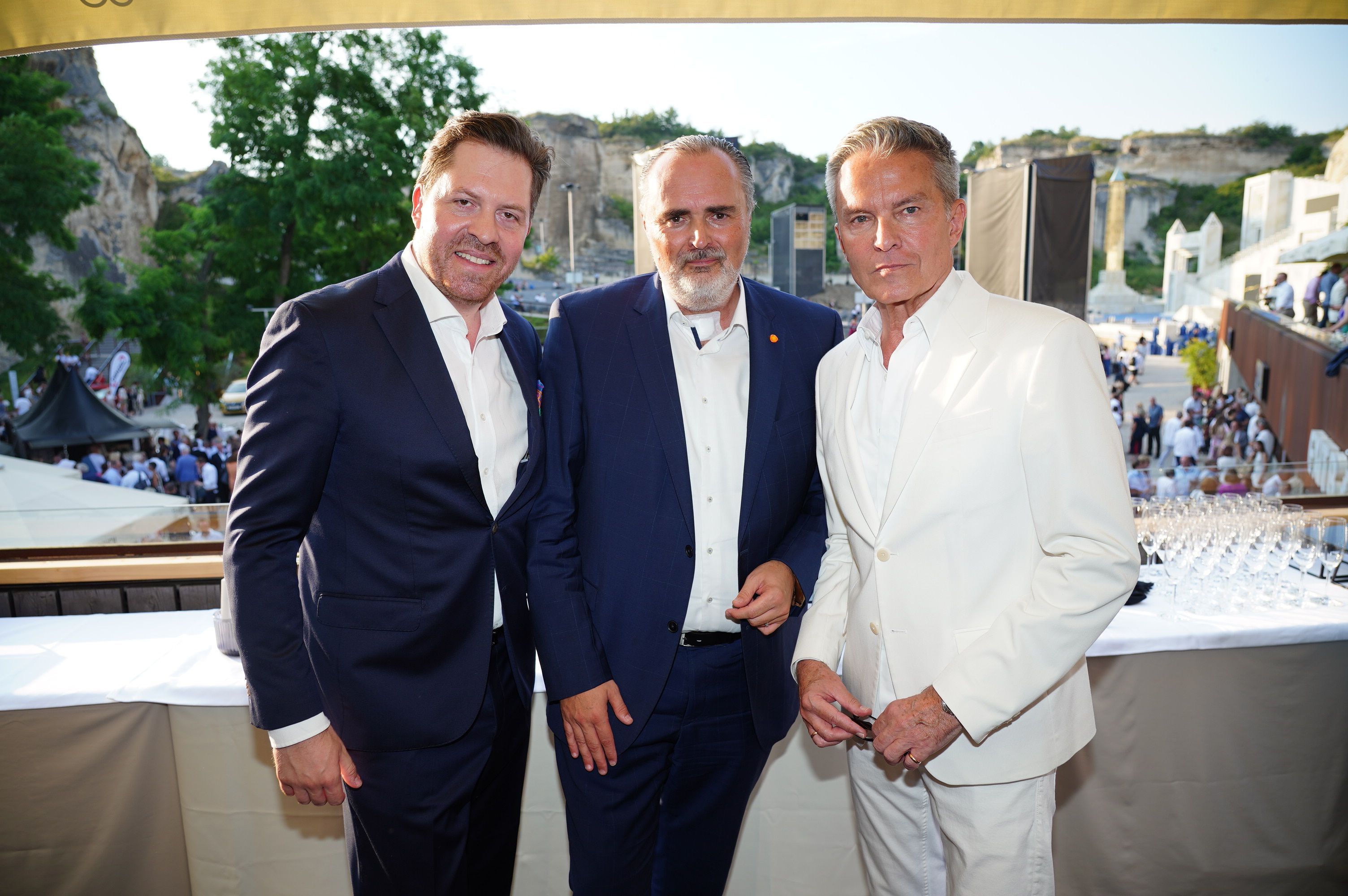 Daniel Serafin begrüßte Hans Peter Doskozil und Alfons Haider im Steinbruch zur Premiere von 