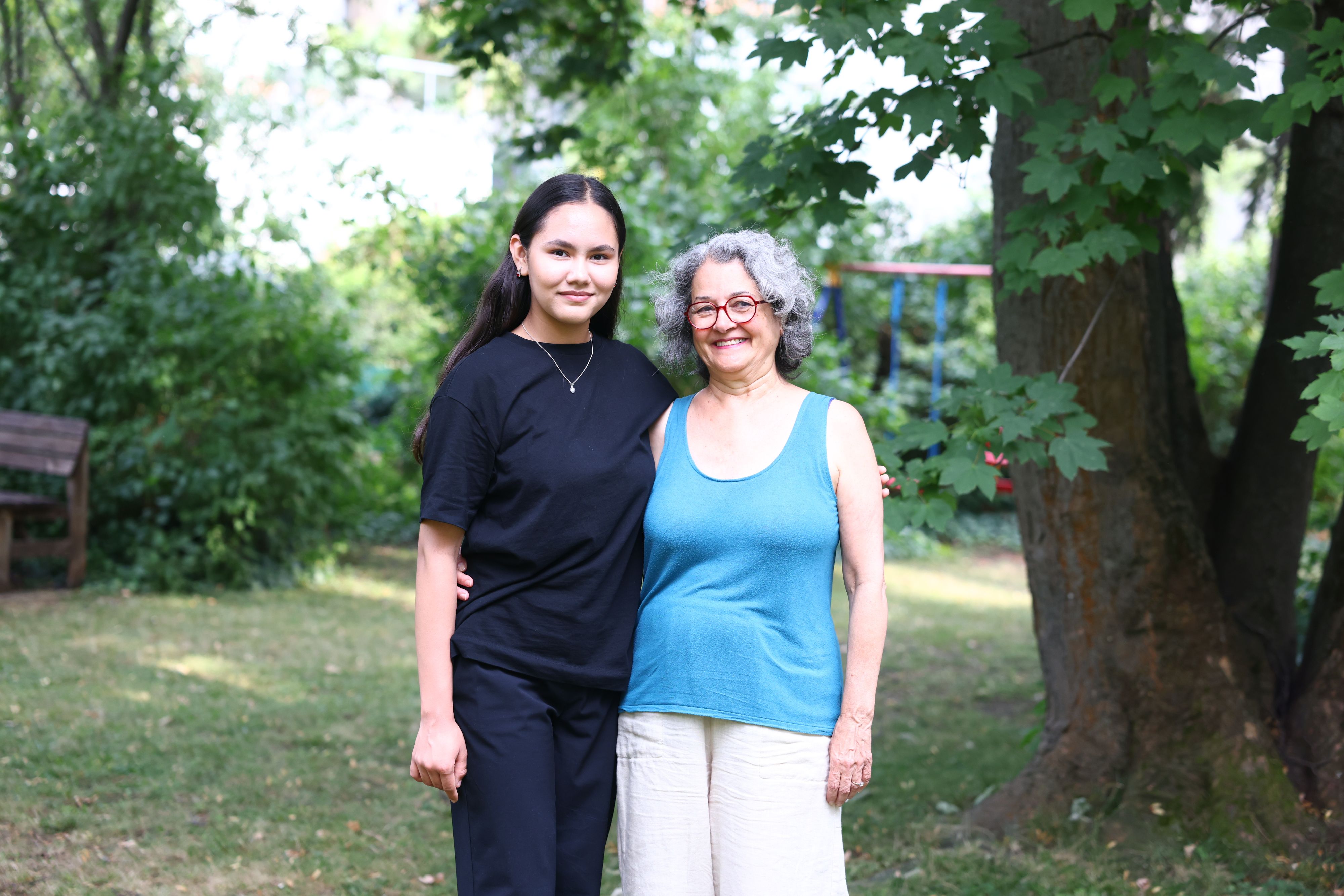 Patentochter Sediqa und Patin Ingrid Farag.