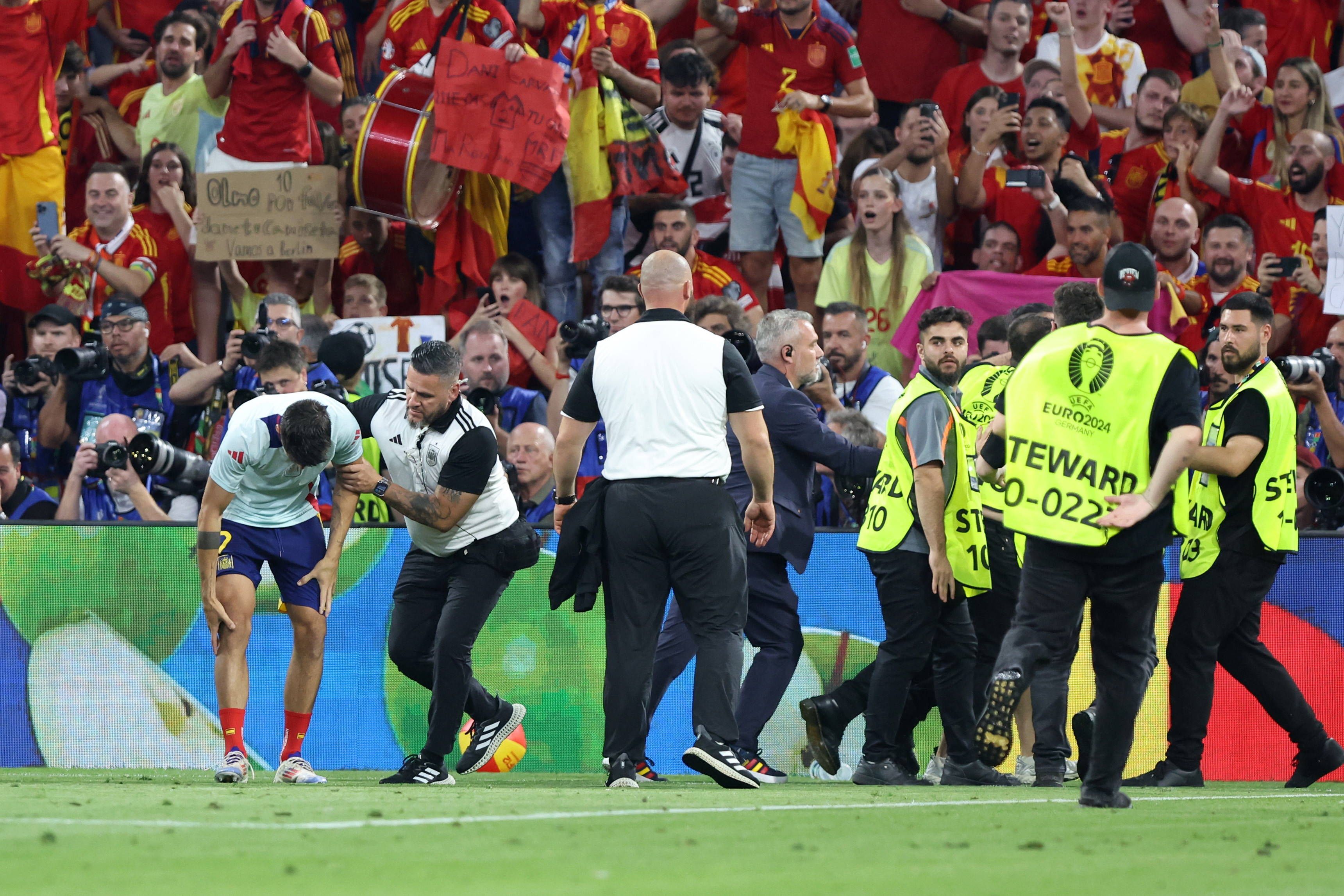 Heute.at - Spanien-Kapitän bei Flitzer-Jagd am Knie verletzt