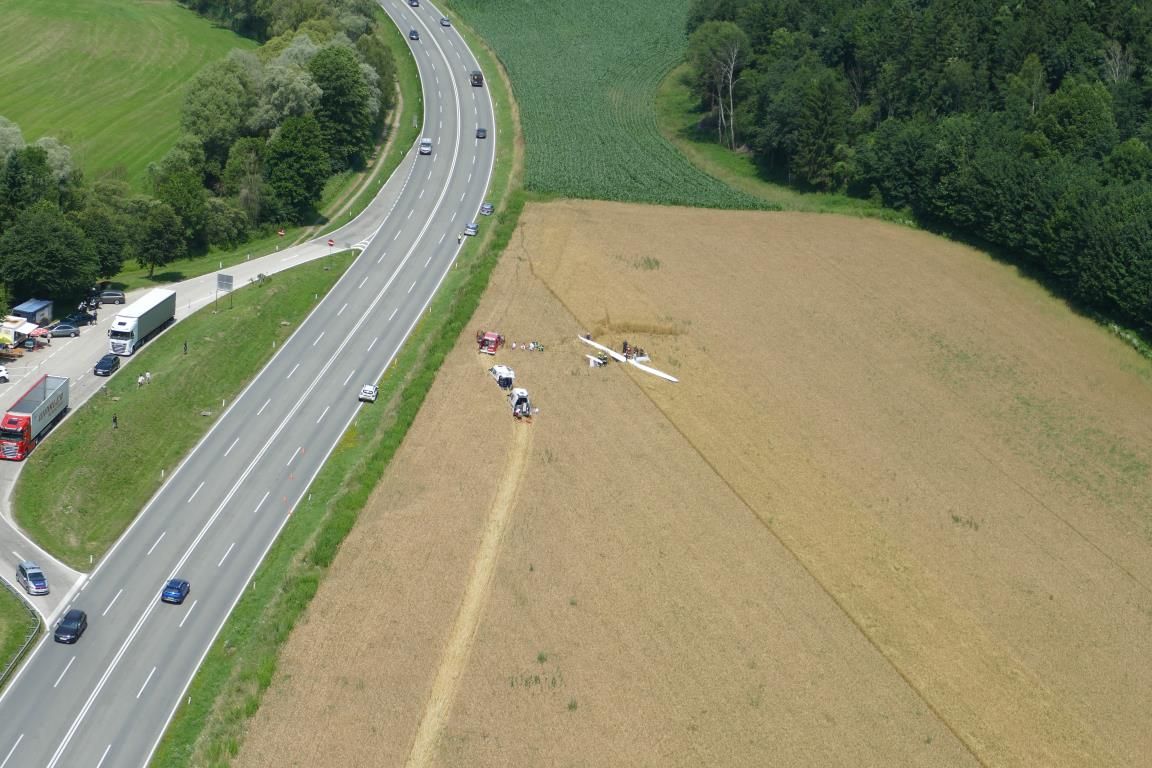 In diesem Acker ging der Flieger nieder.