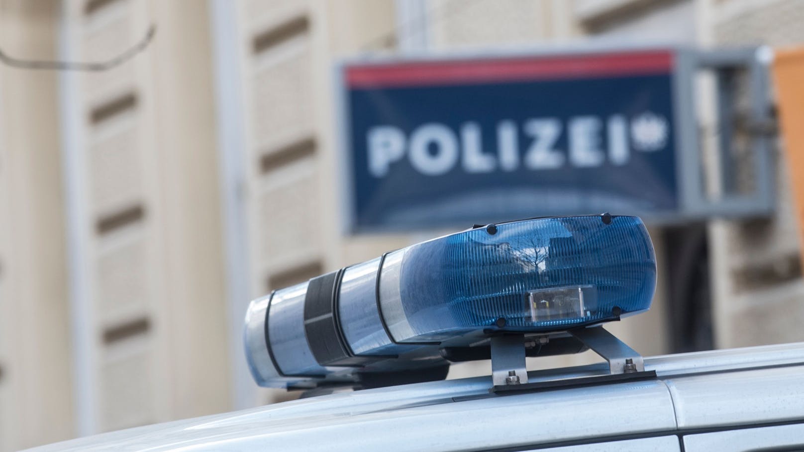 Polizei verfolgt E-Scooter-Fahrer (18) quer durch Wien