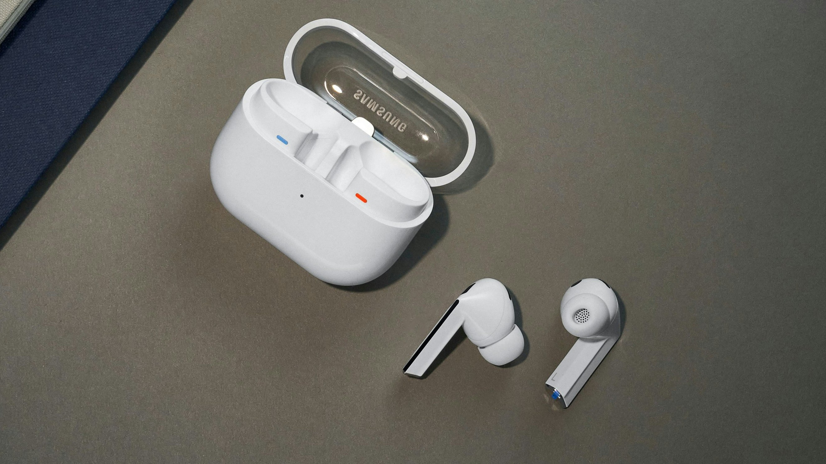 Neu ist Samsungs Design-Sprache. Die Modelle besitzen nun einen Steg am Gehäuse.