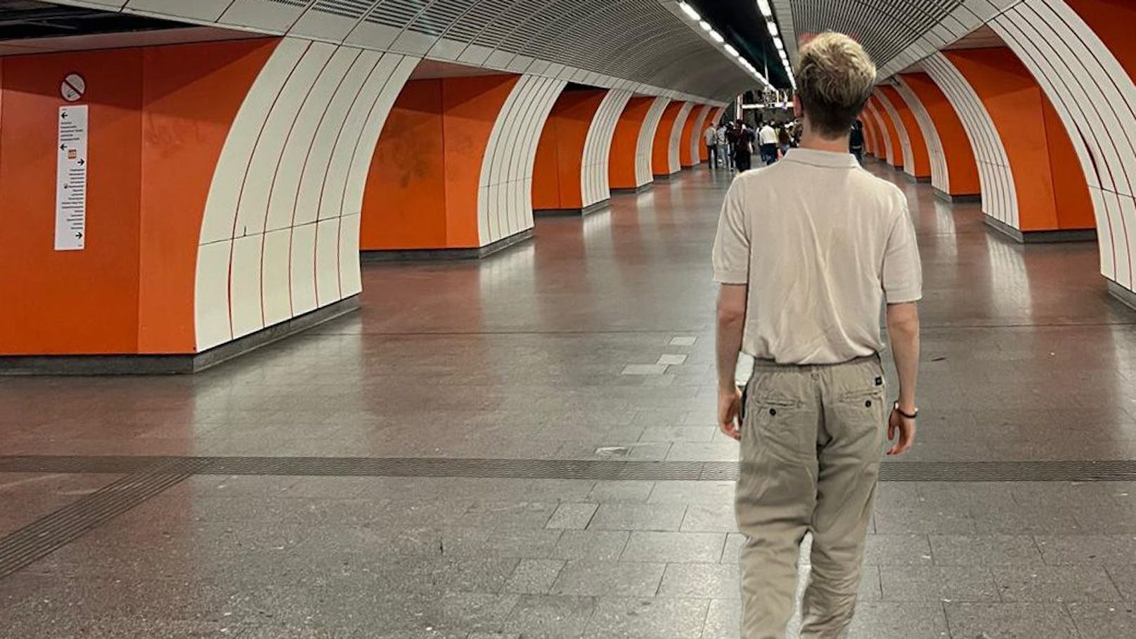 Weil er schwul ist – Wiener von U-Bahn-Rowdy umgetreten