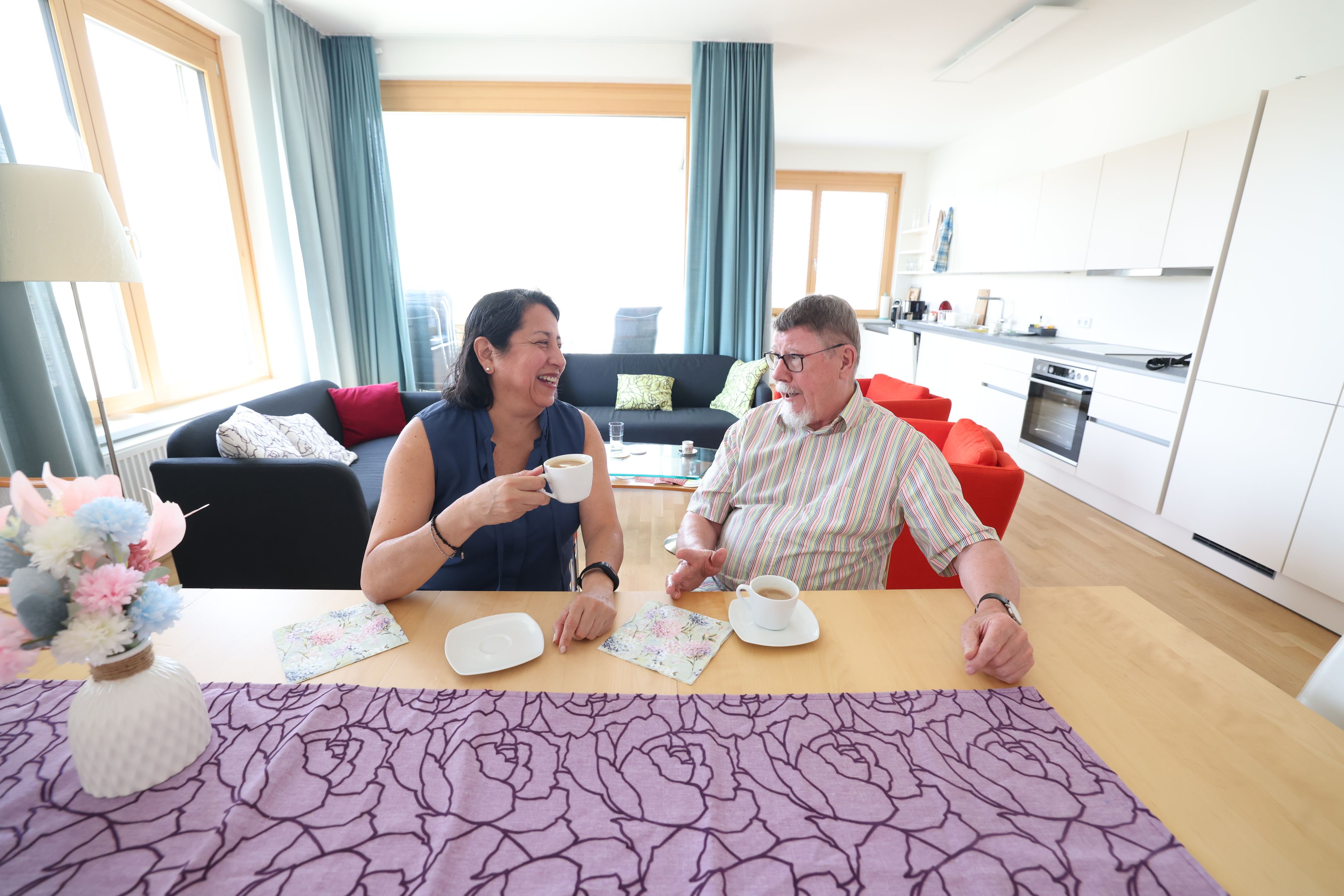 Immer wenn es die Zeit zulässt, setzen sich Mariana und Wilhelm Markam am Nachmittag für einen Kaffeeplausch zusammen.