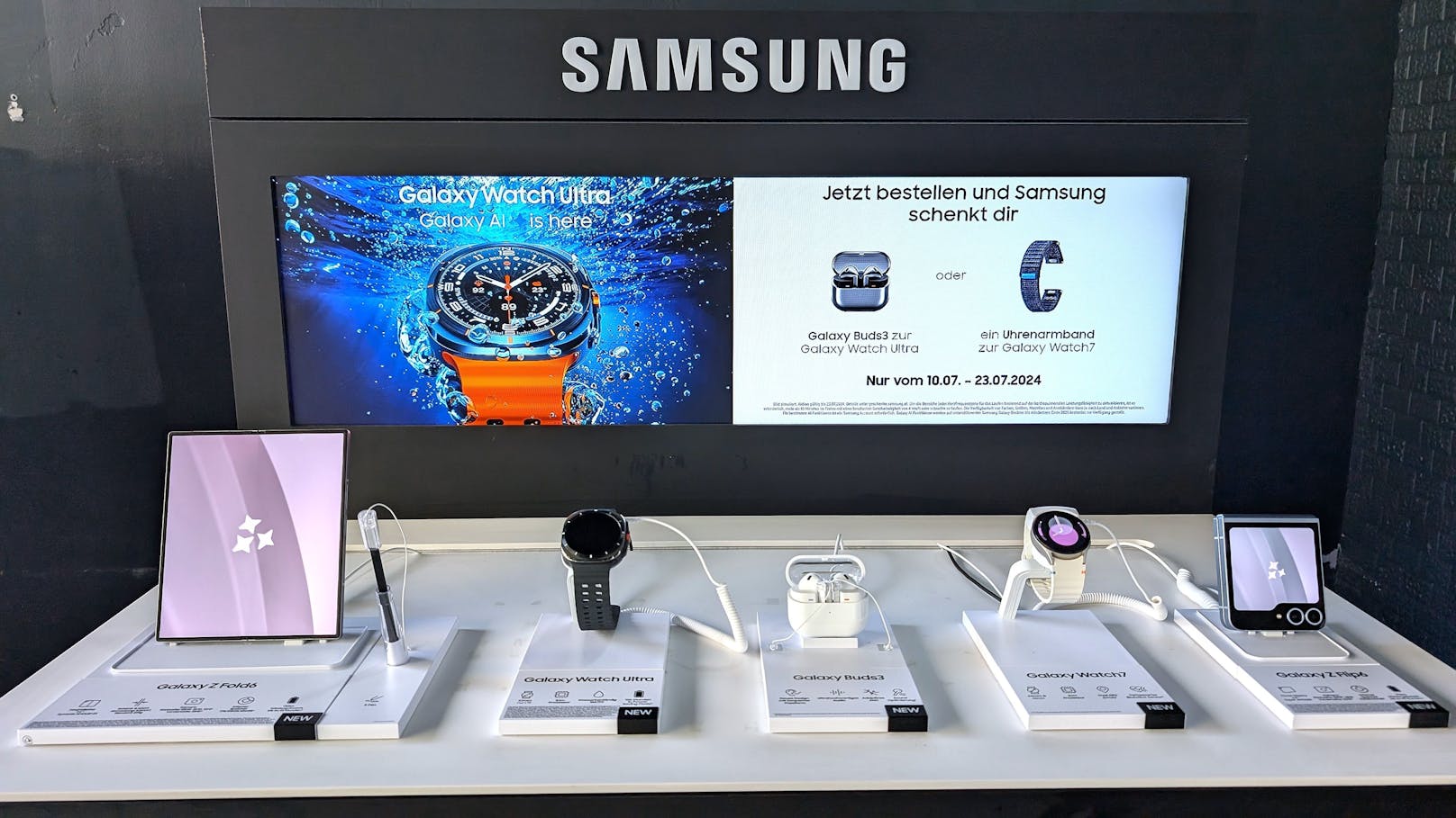 Samsung hat seine Smartwatch und seine Klapp-Handys aktualisiert. Das Unternehmen bringt zudem neue Kopfhörer und einen Fitnessring.