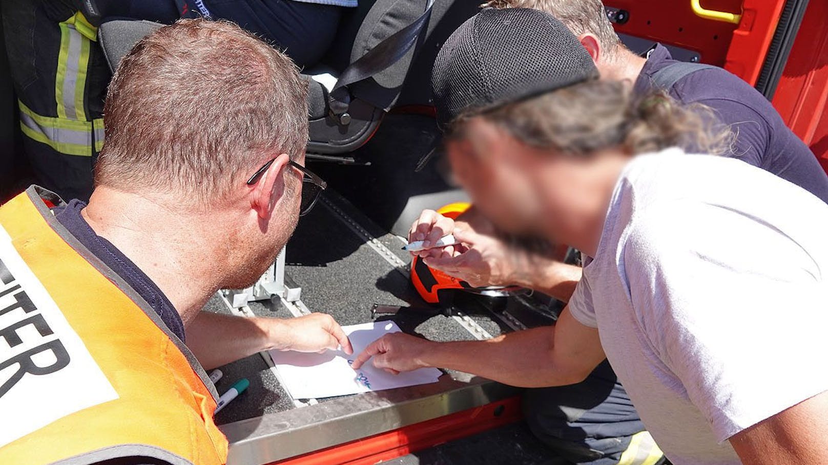 Die Feuerwehr stand stundenlang im Einsatz.