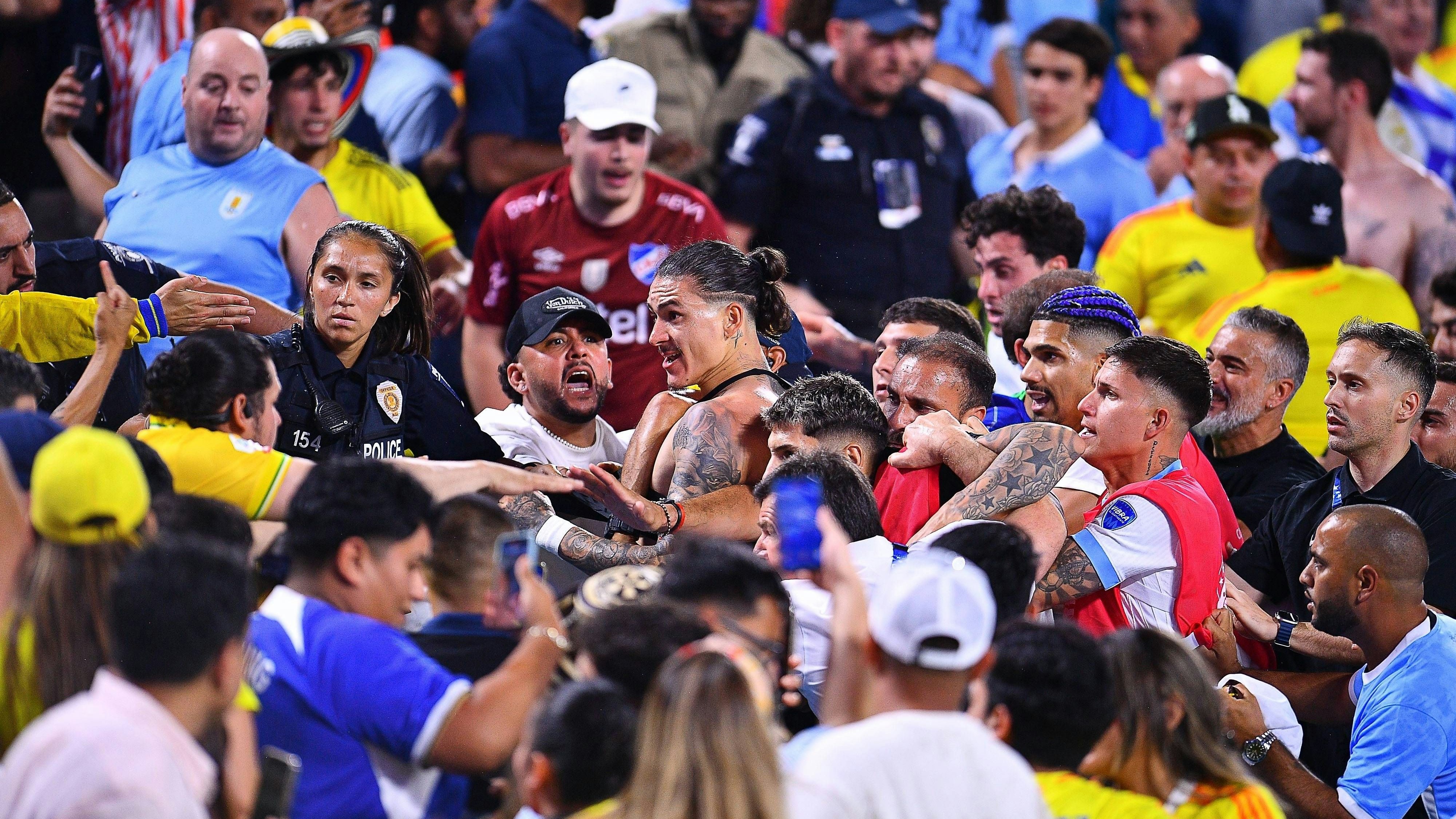 Uruguay-Star Darwin Nunez ist in eine Fan-Prügelei verwickelt. 