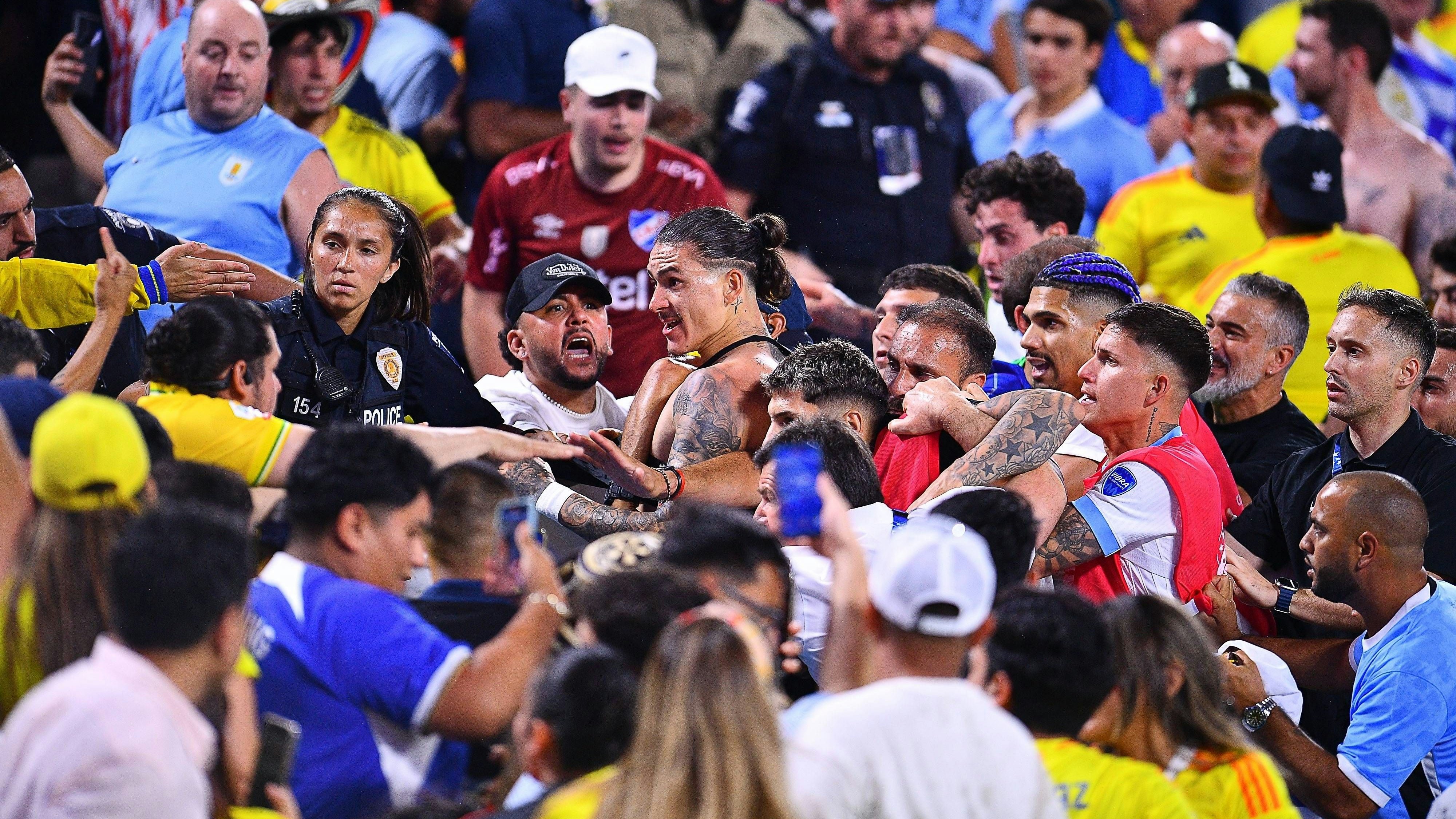Uruguay-Star Darwin Nunez ist in eine Fan-Prügelei verwickelt. 