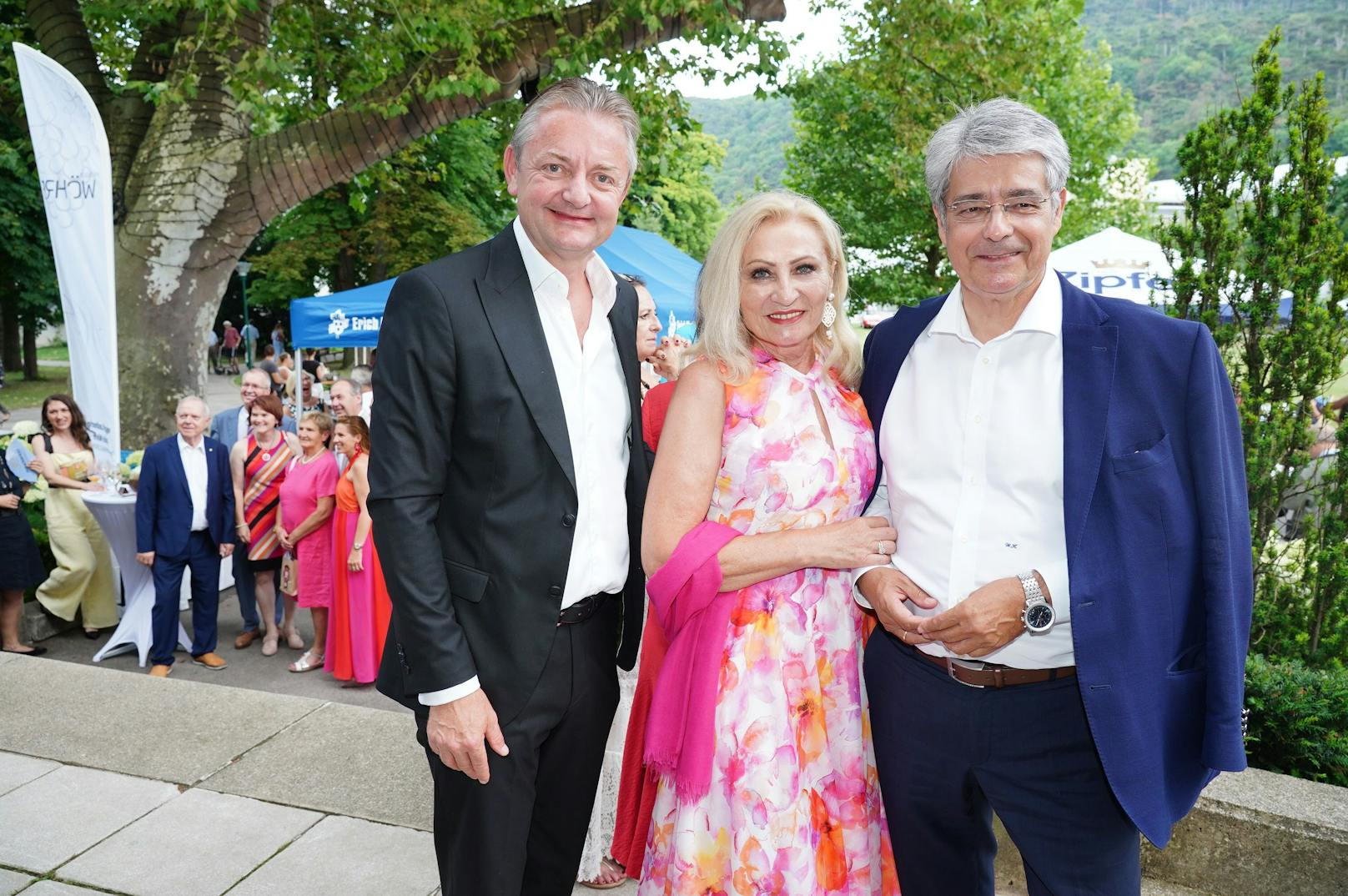 Wolfgang Hesoun mit Ehefrau Brigitte posierte mit Sprengers Ehemann, Gerald Gerstbauer.