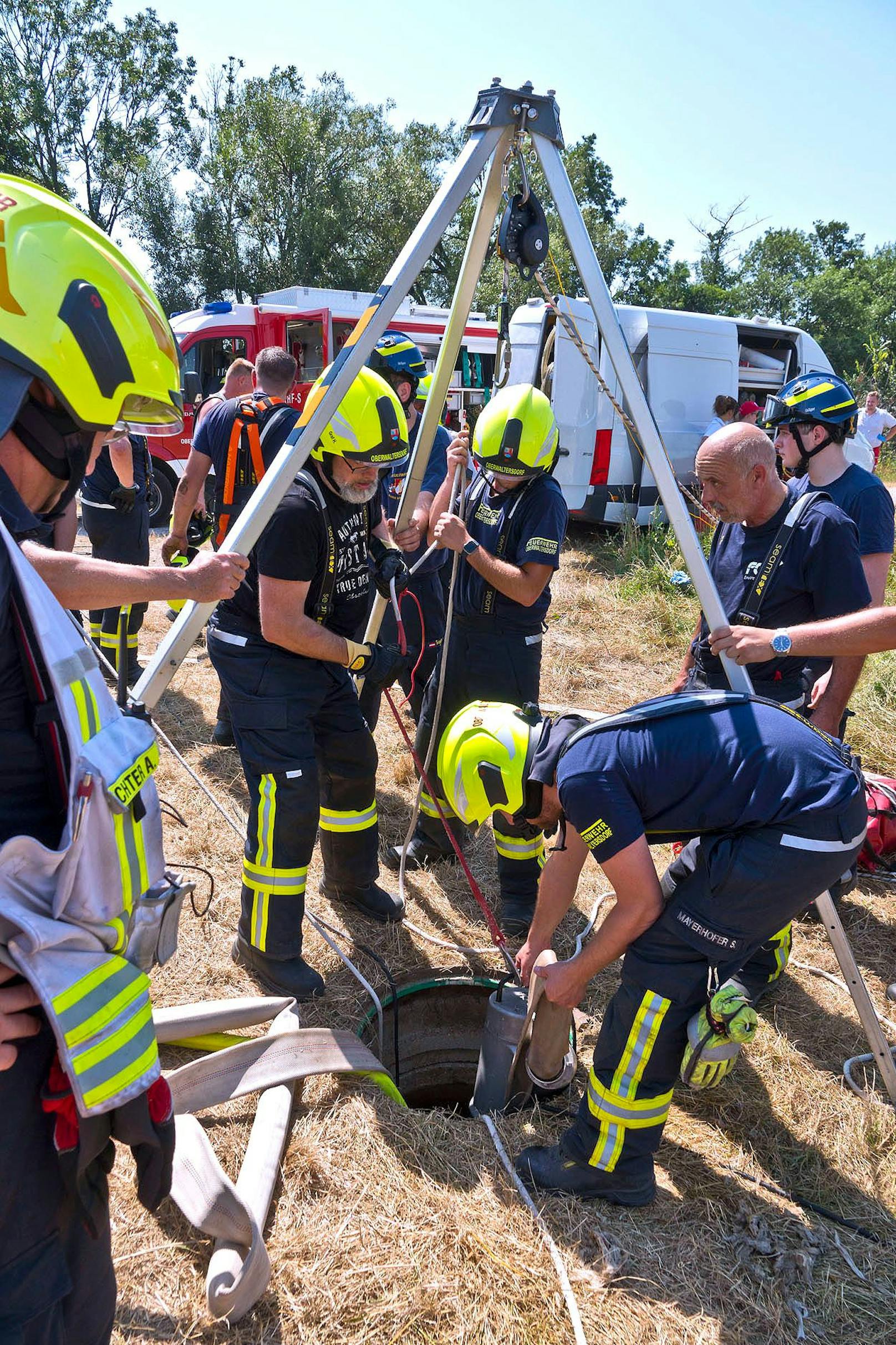 Die Feuerwehr stand stundenlang im Einsatz.