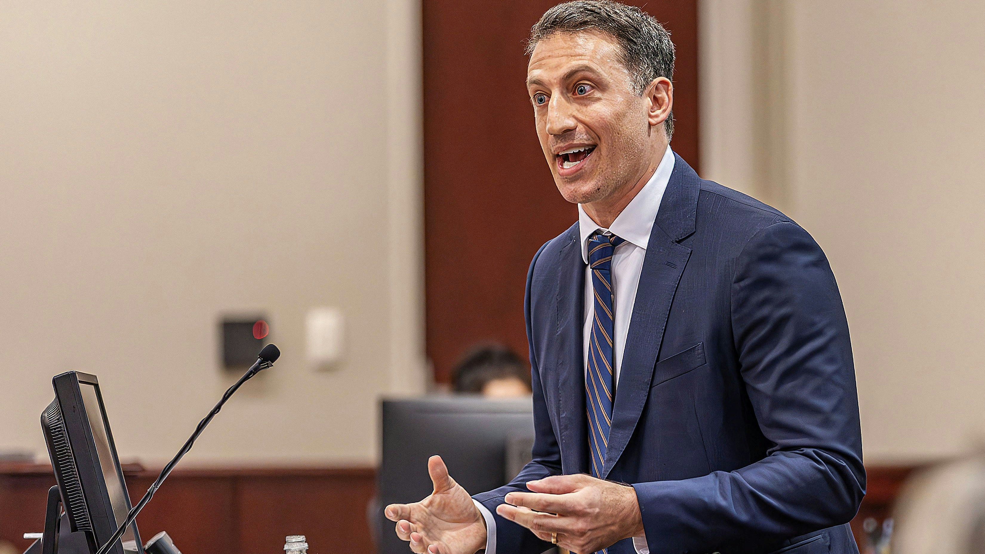 Verteidiger Alex Spiro hält Eröffnungsplädoyer am ersten Prozesstag.